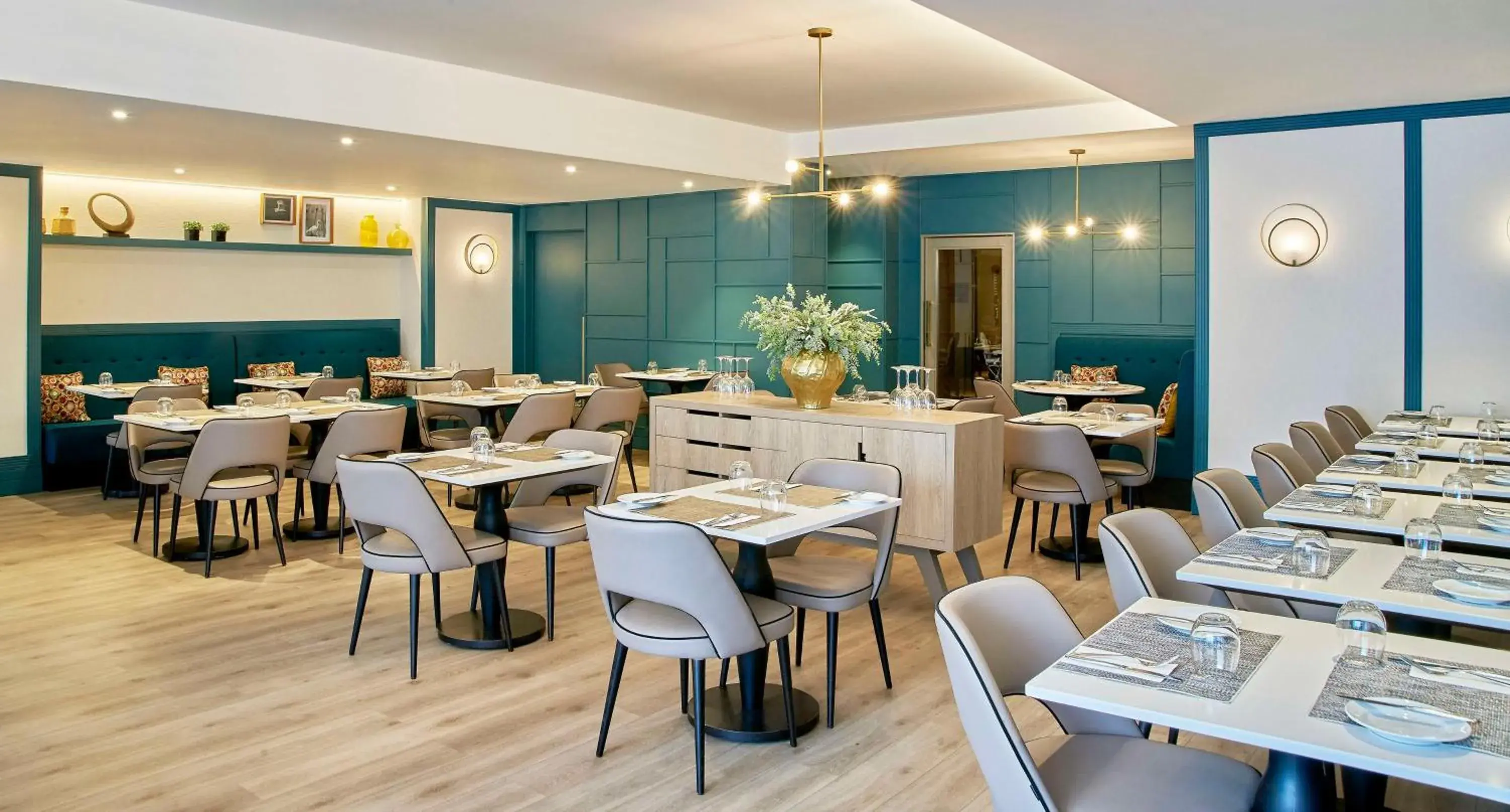 Restaurant/places to eat in NH Coimbra Dona Ines Restaurant/places to eat in NH Coimbra Dona Ines