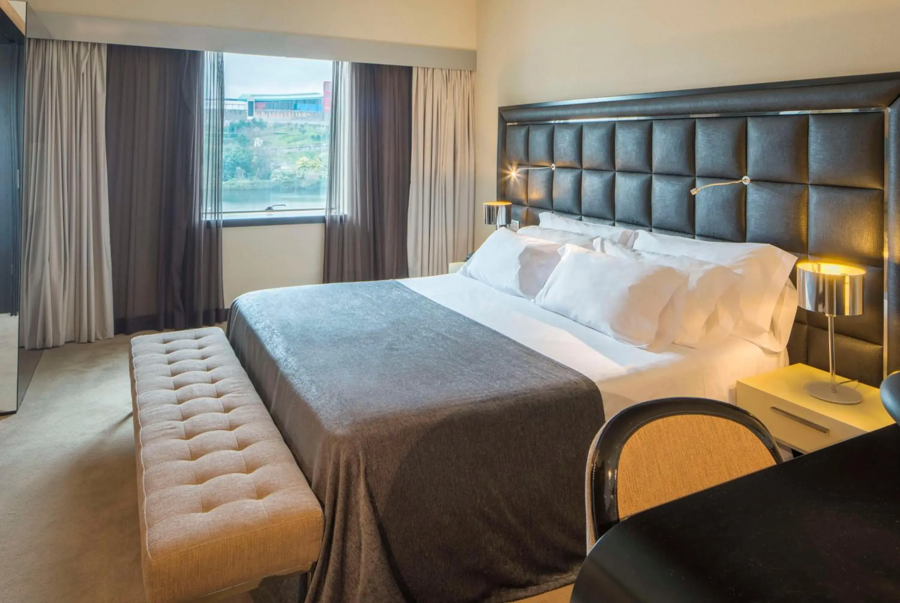 Bedroom, Bed in NH Coimbra Dona Ines Bedroom, Bed in NH Coimbra Dona Ines