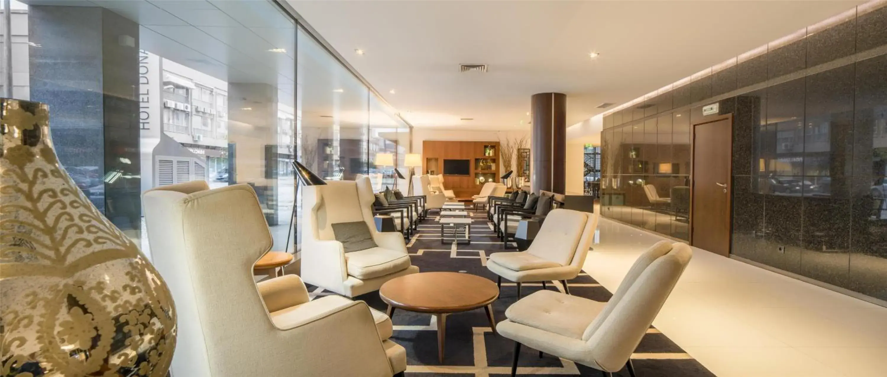 Lobby or reception in NH Coimbra Dona Ines Lobby or reception in NH Coimbra Dona Ines