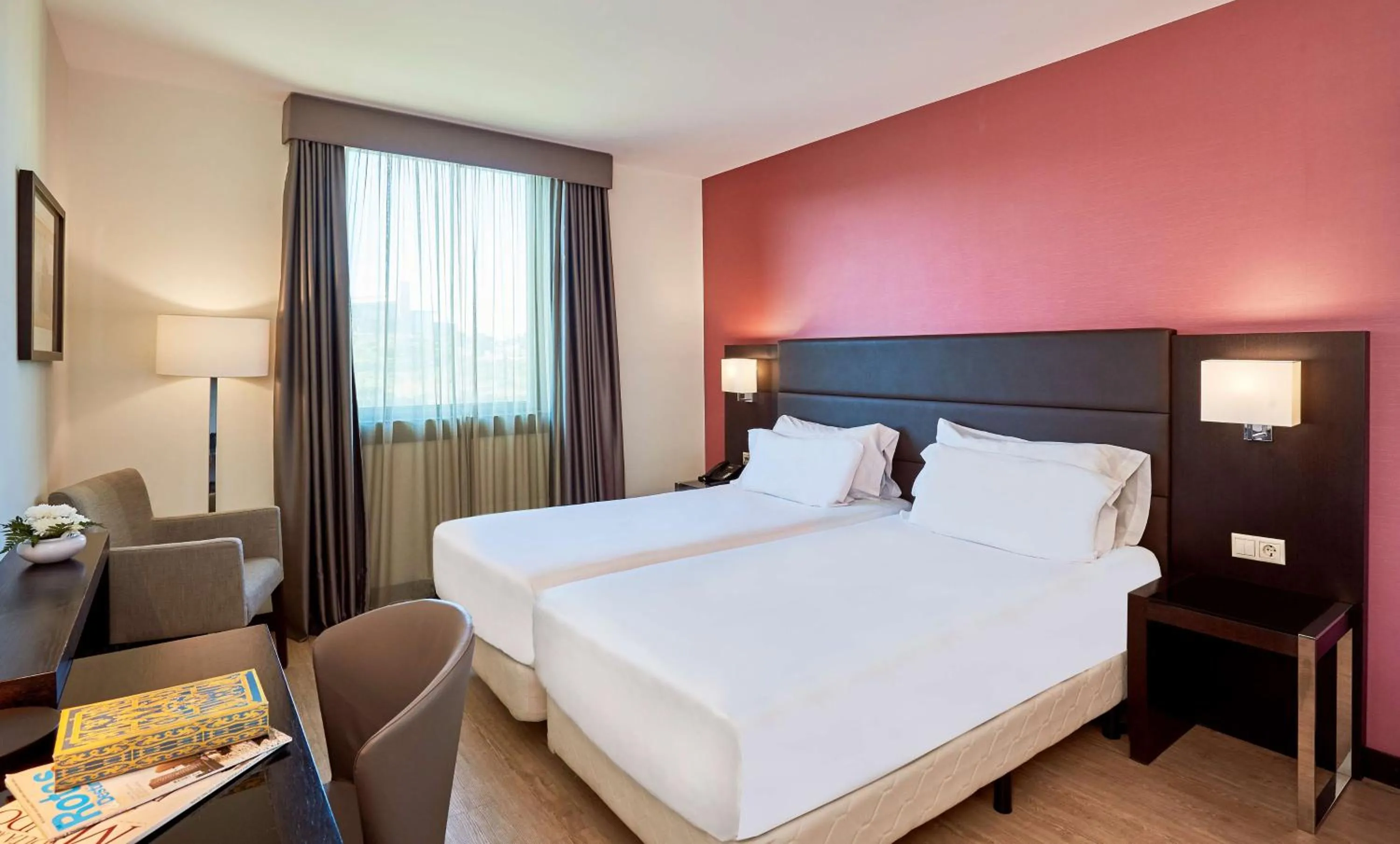 Bedroom, Bed in NH Coimbra Dona Ines