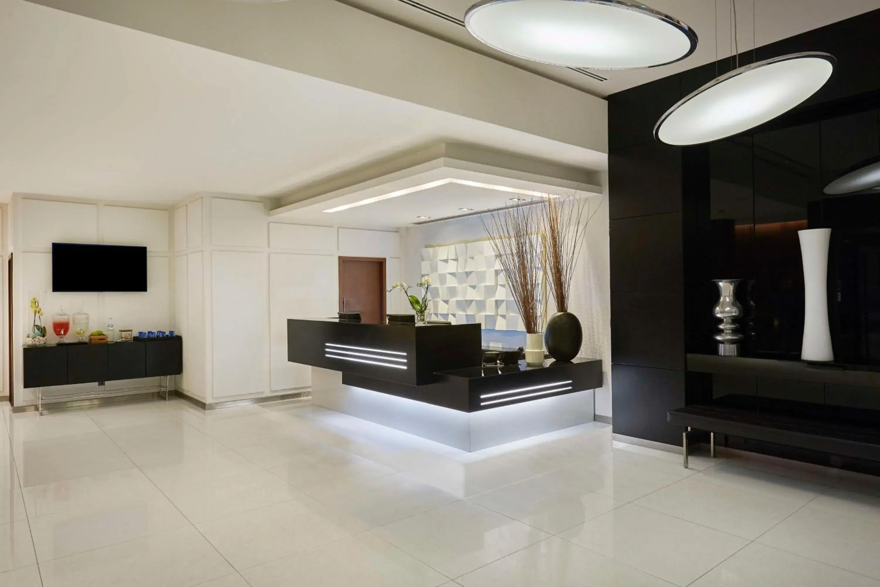 Lobby or reception in NH Coimbra Dona Ines Lobby or reception in NH Coimbra Dona Ines