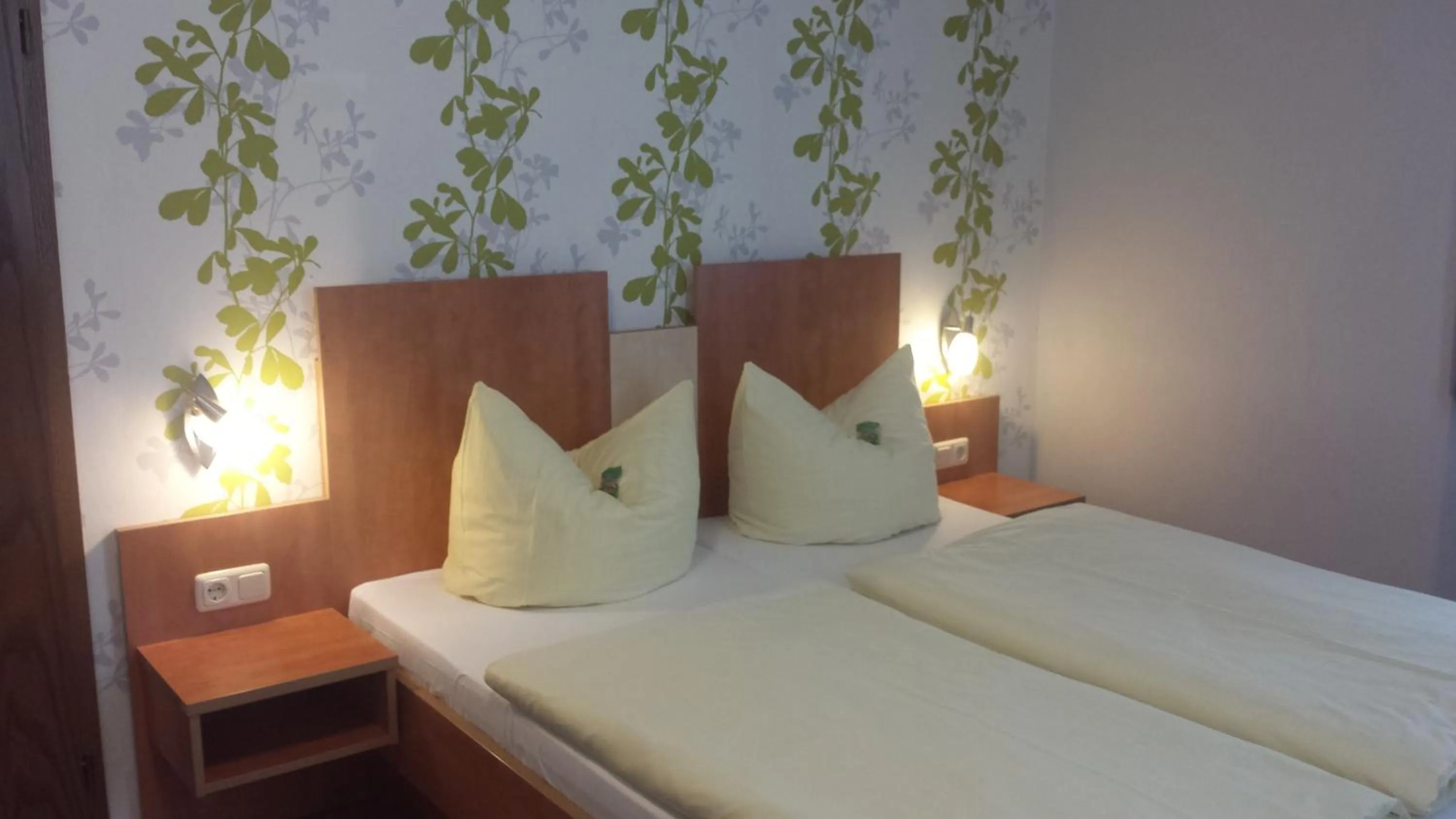 Bed in Hotel Krone Rüdesheim