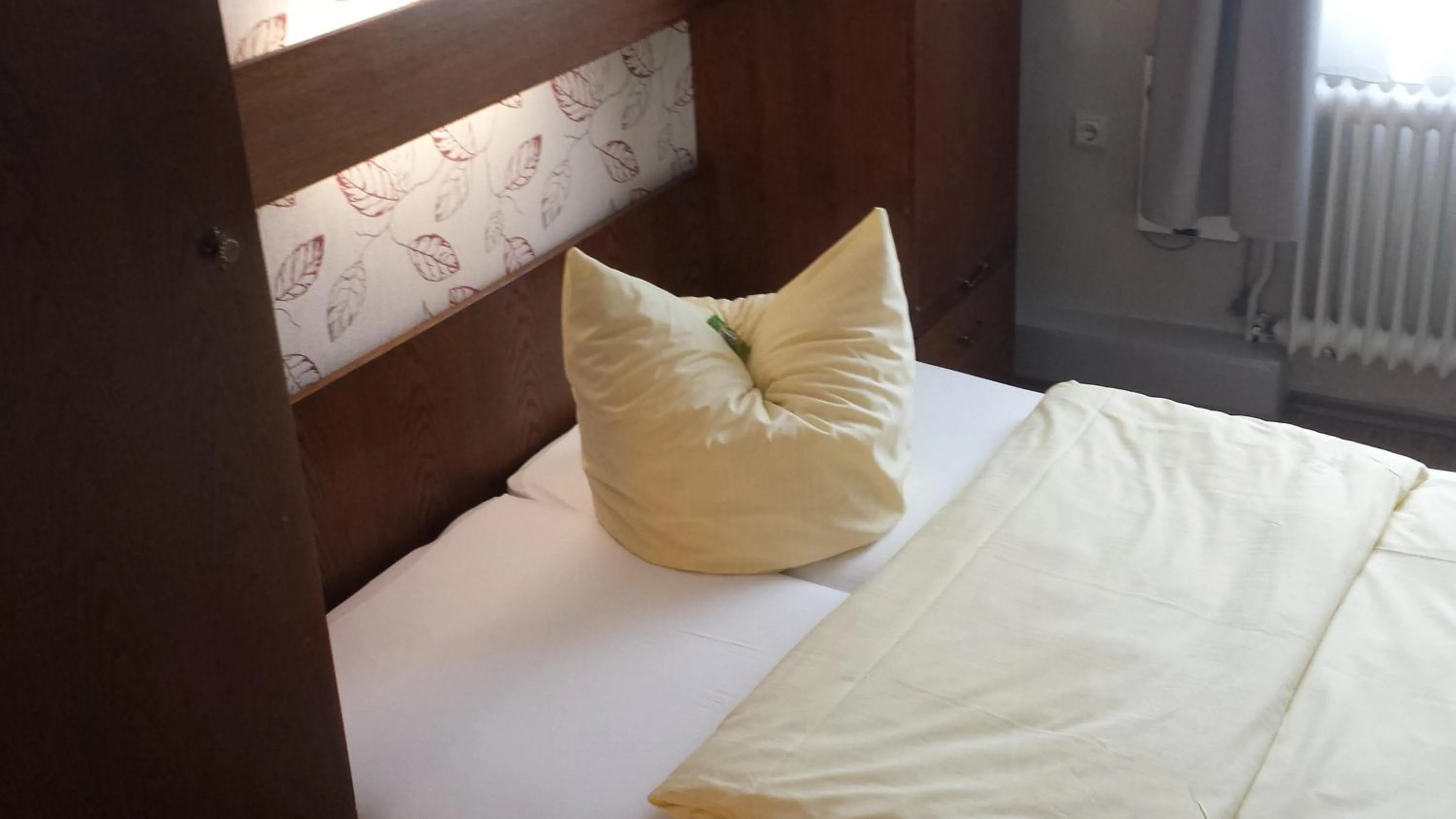 Bed in Hotel Krone Rüdesheim