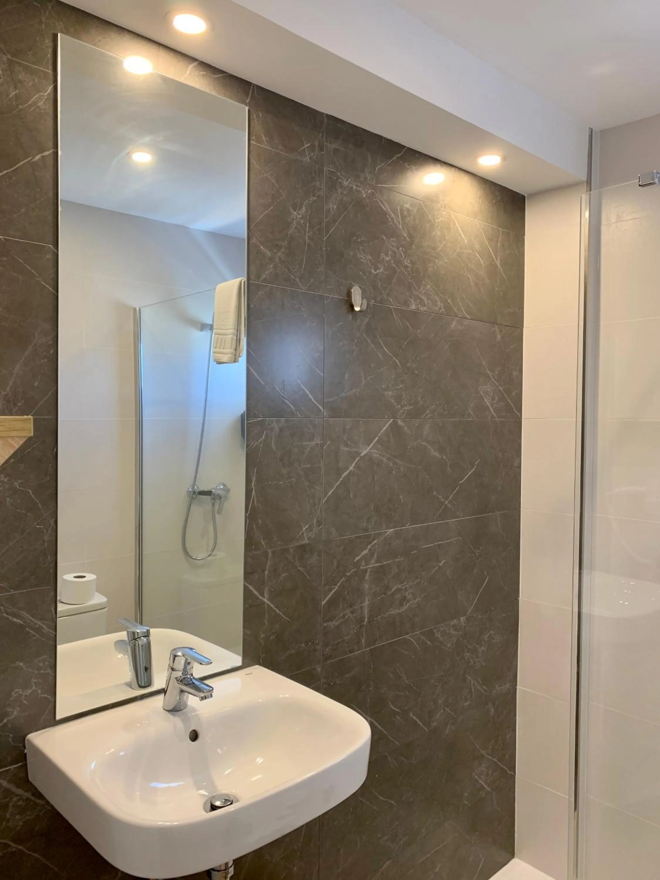 Bathroom in Hostal Alzina