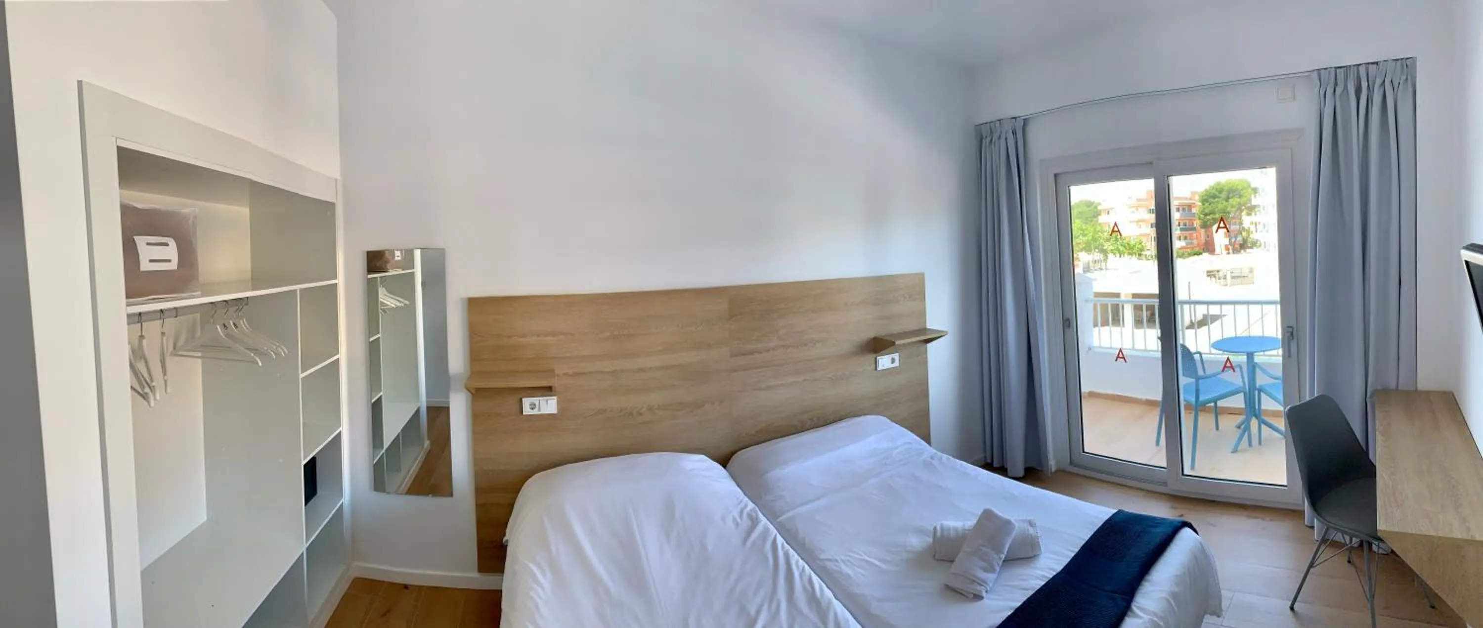 Bedroom, Bed in Hostal Alzina