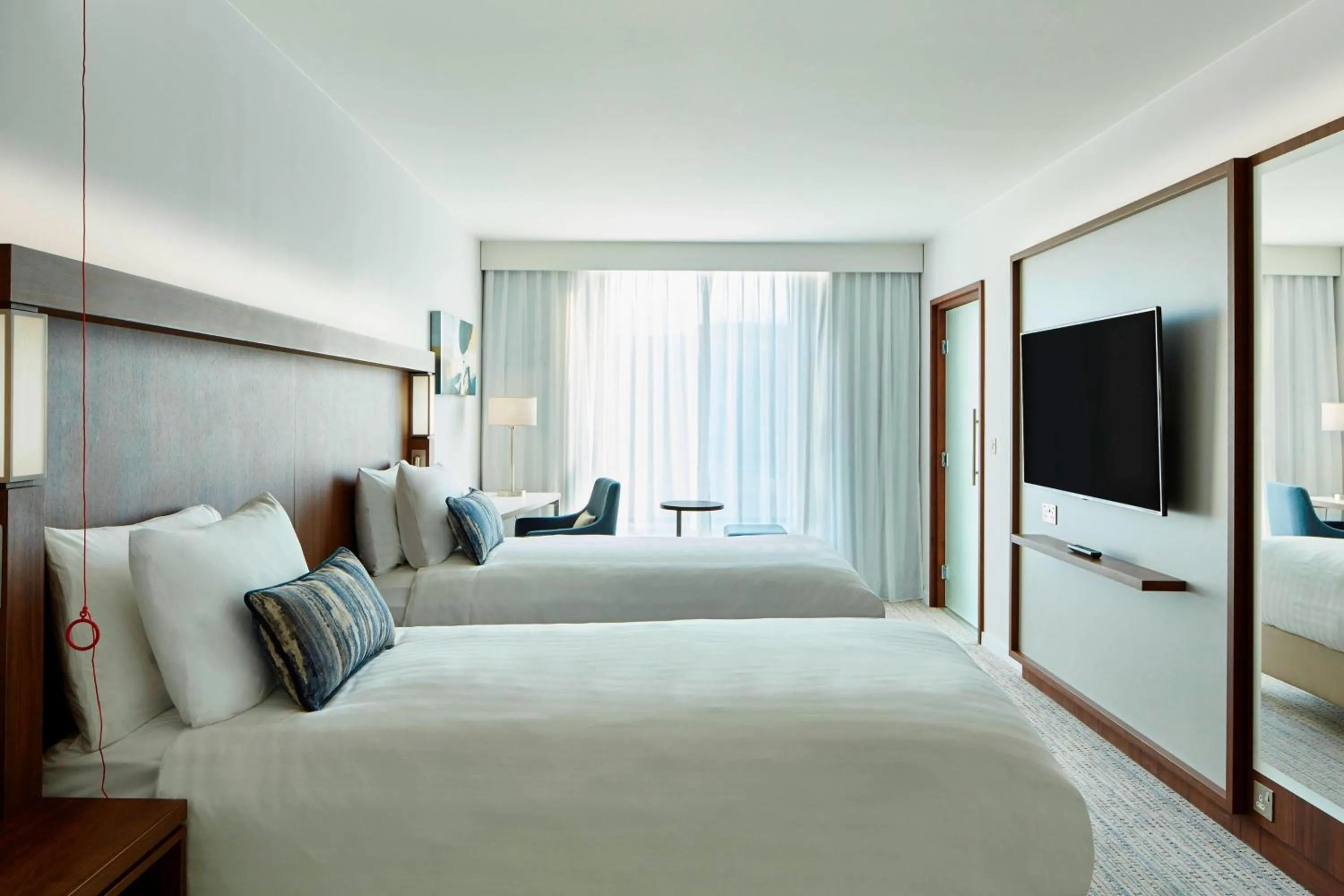 Photo of the whole room, Bed in Courtyard by Marriott Luton Airport