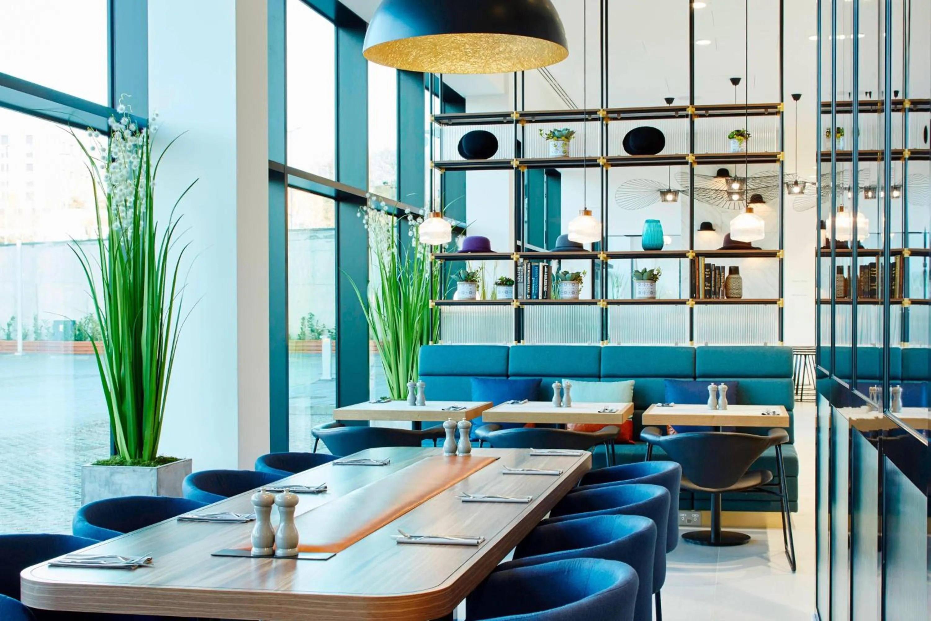 Restaurant/places to eat in Courtyard by Marriott Luton Airport