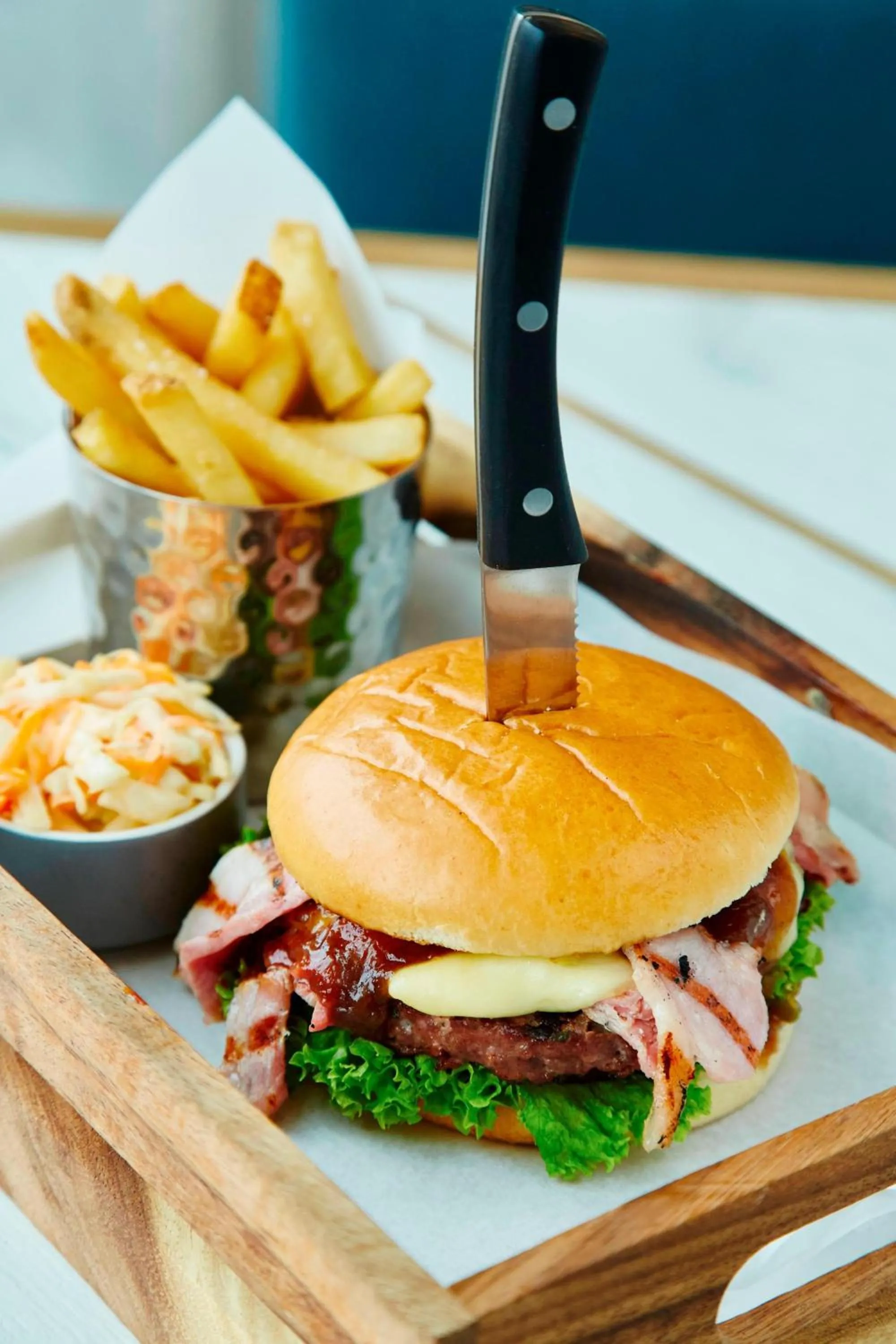 Lounge or bar in Courtyard by Marriott Luton Airport