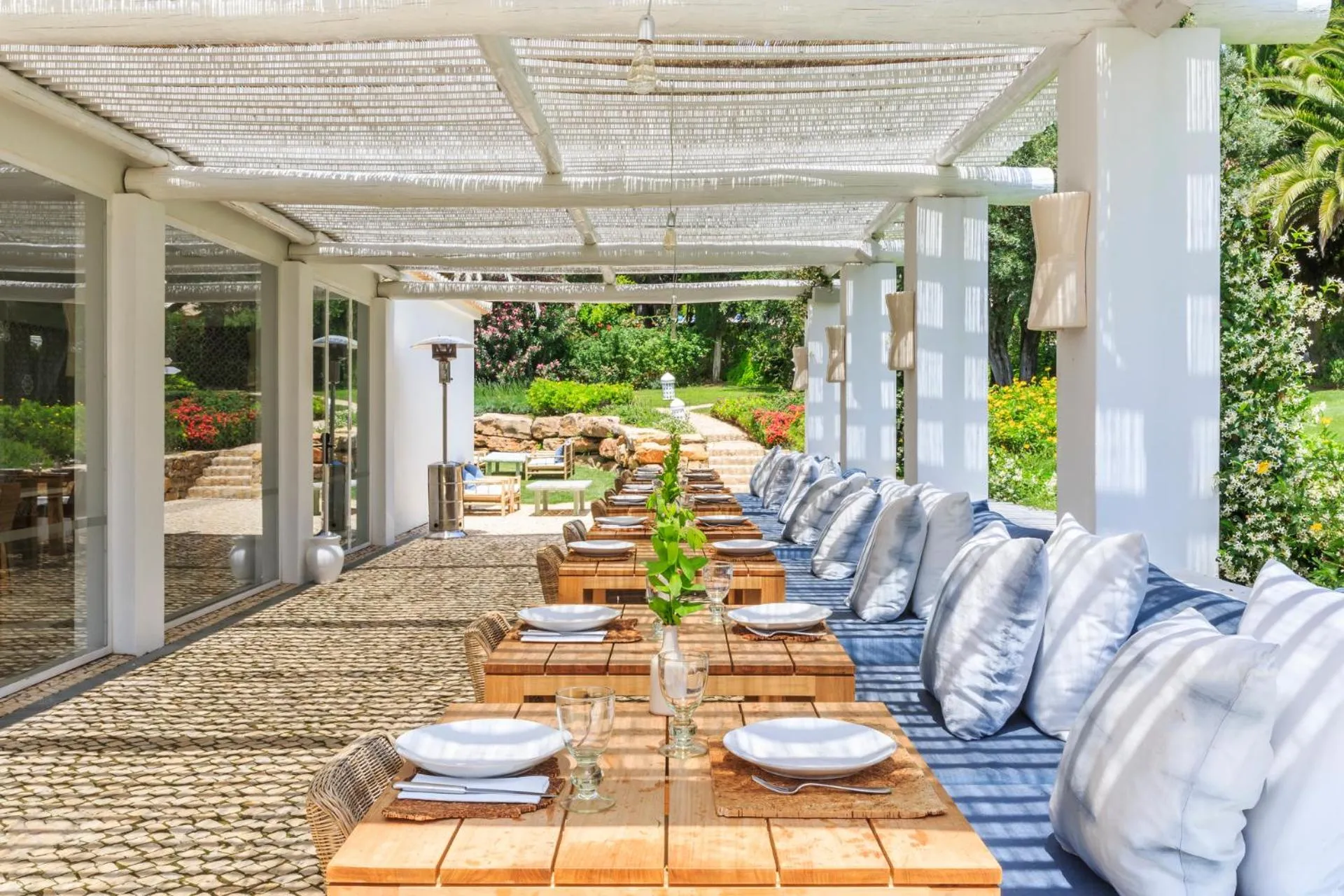 Restaurant/places to eat in Octant Vila Monte