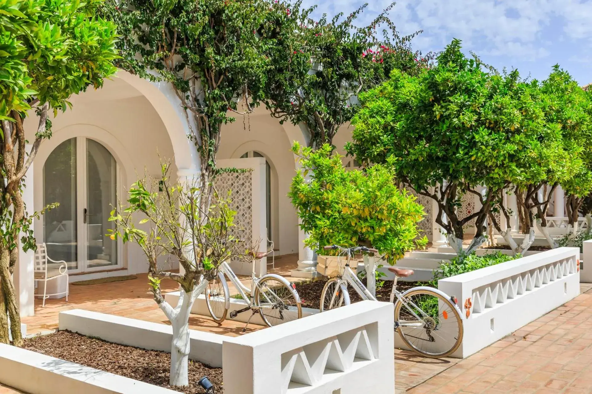 Property building in Octant Vila Monte Property building in Octant Vila Monte