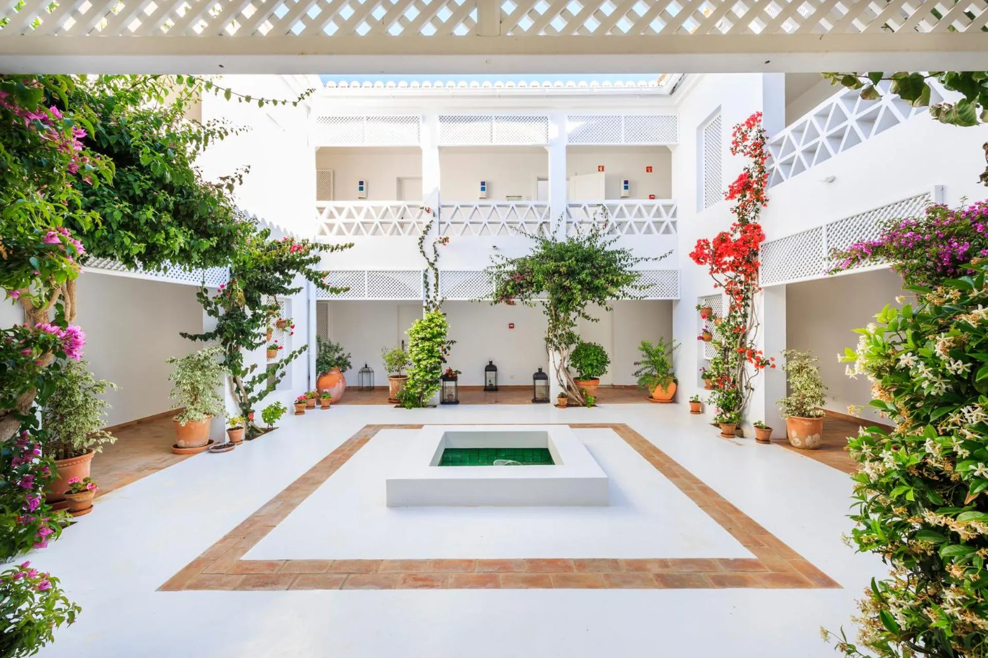 Property building in Octant Vila Monte