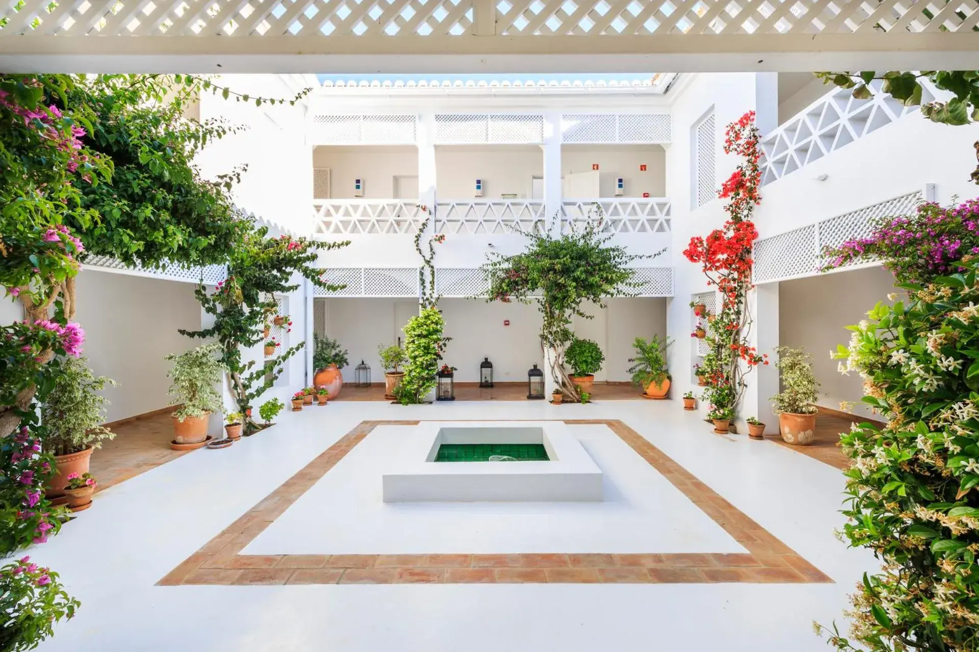 Property building in Octant Vila Monte Property building in Octant Vila Monte