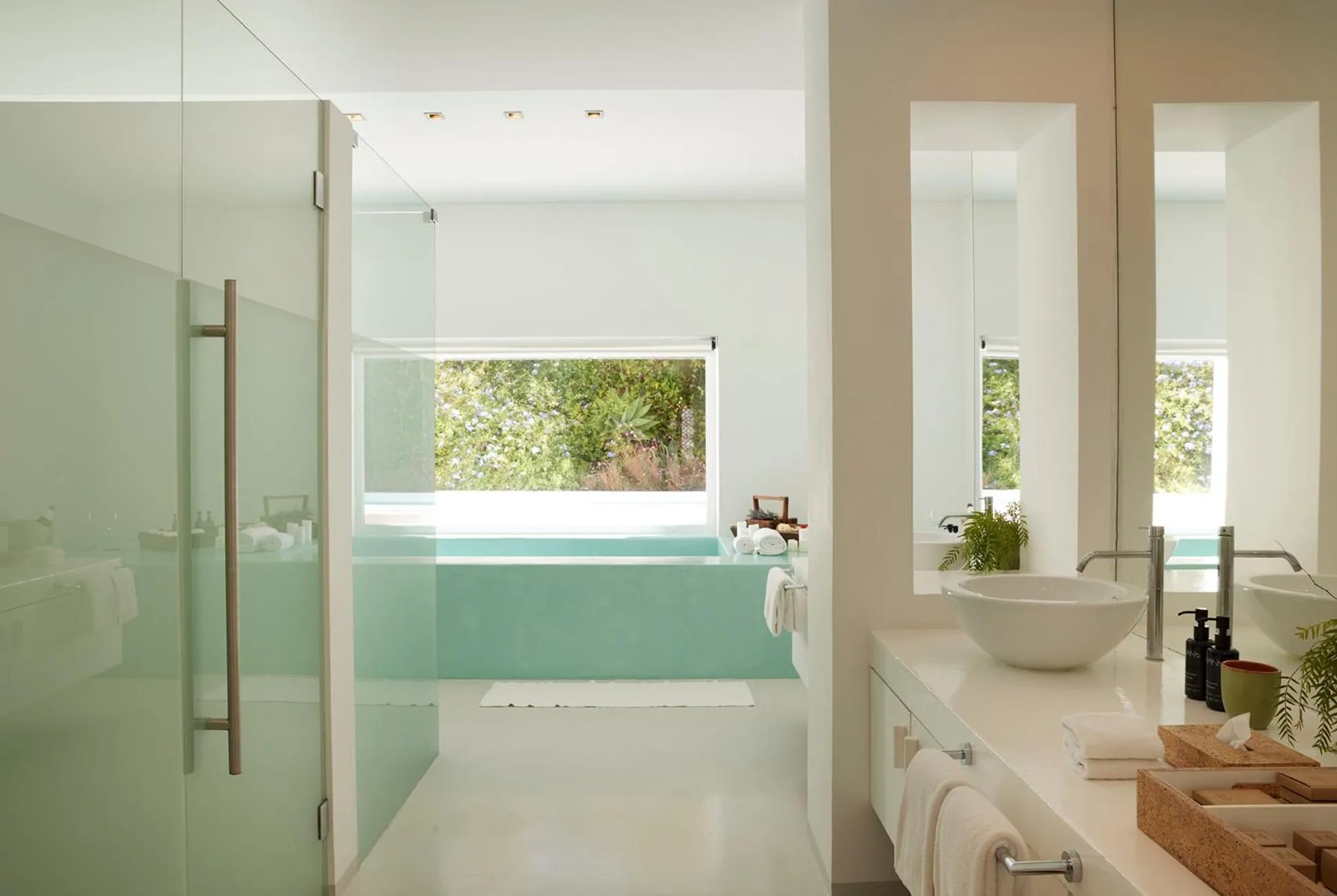 Shower in Octant Vila Monte