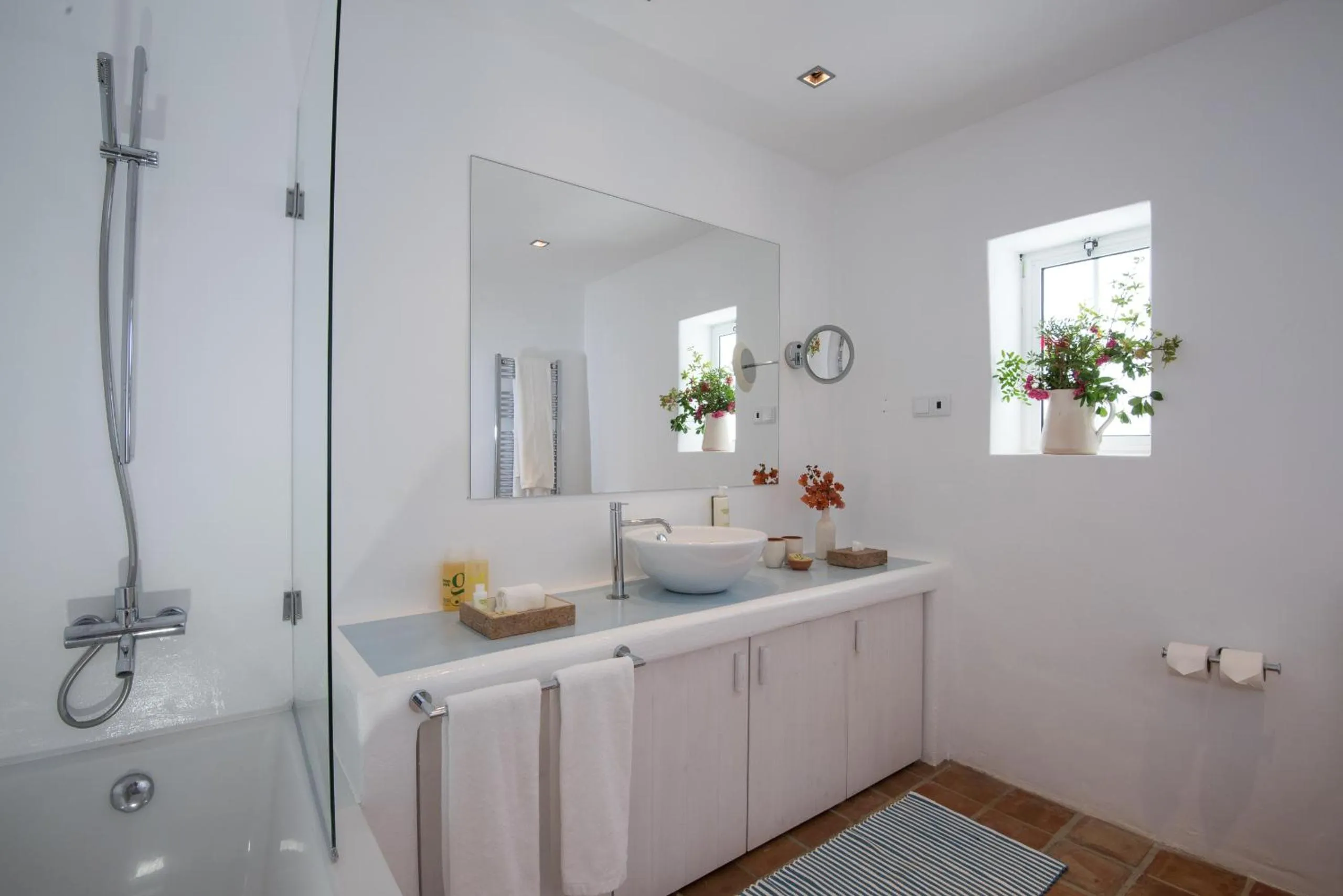 Shower in Octant Vila Monte