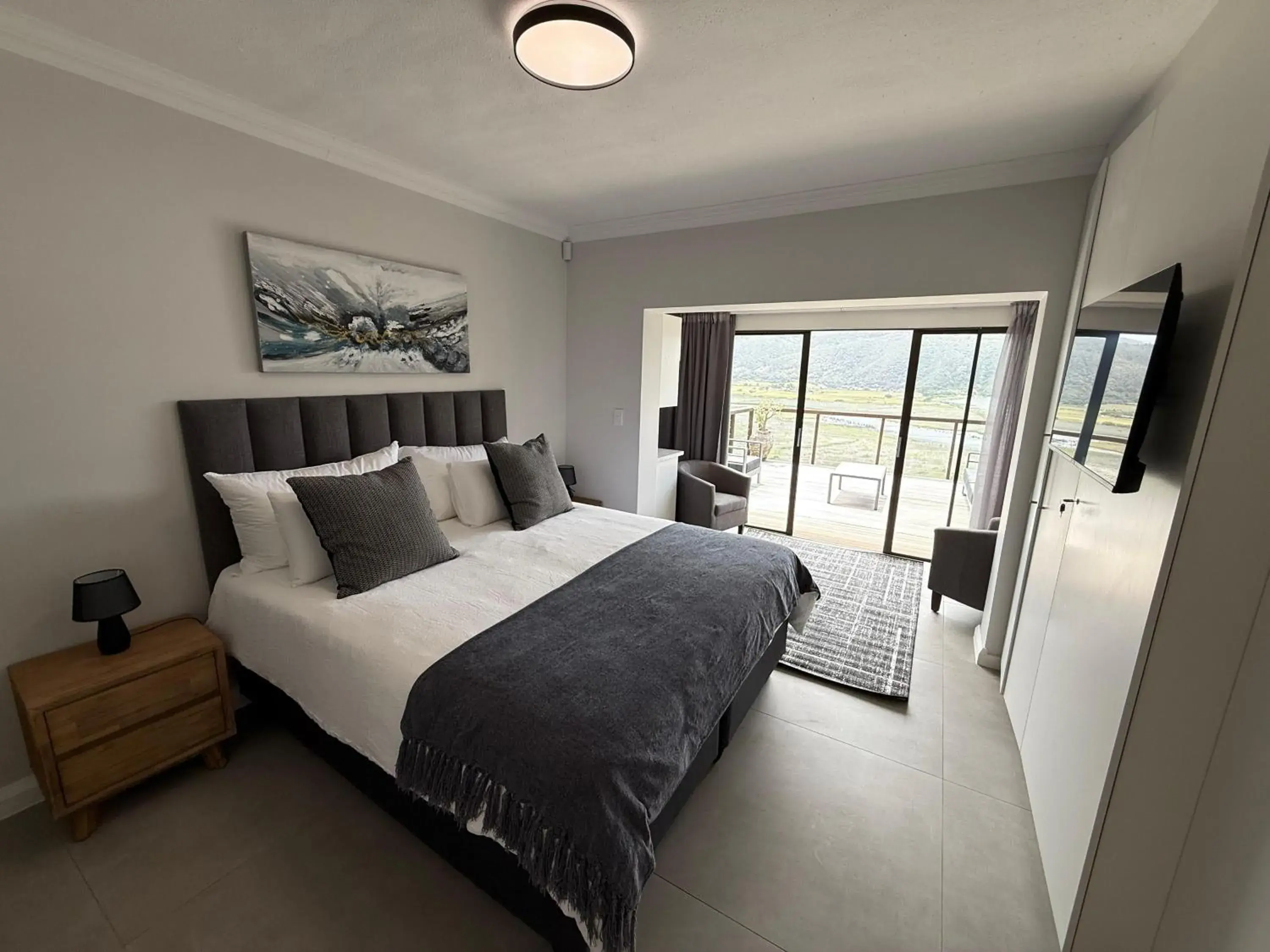 Luxury King Room in Interlaken Guest House Luxury King Room in Interlaken Guest House