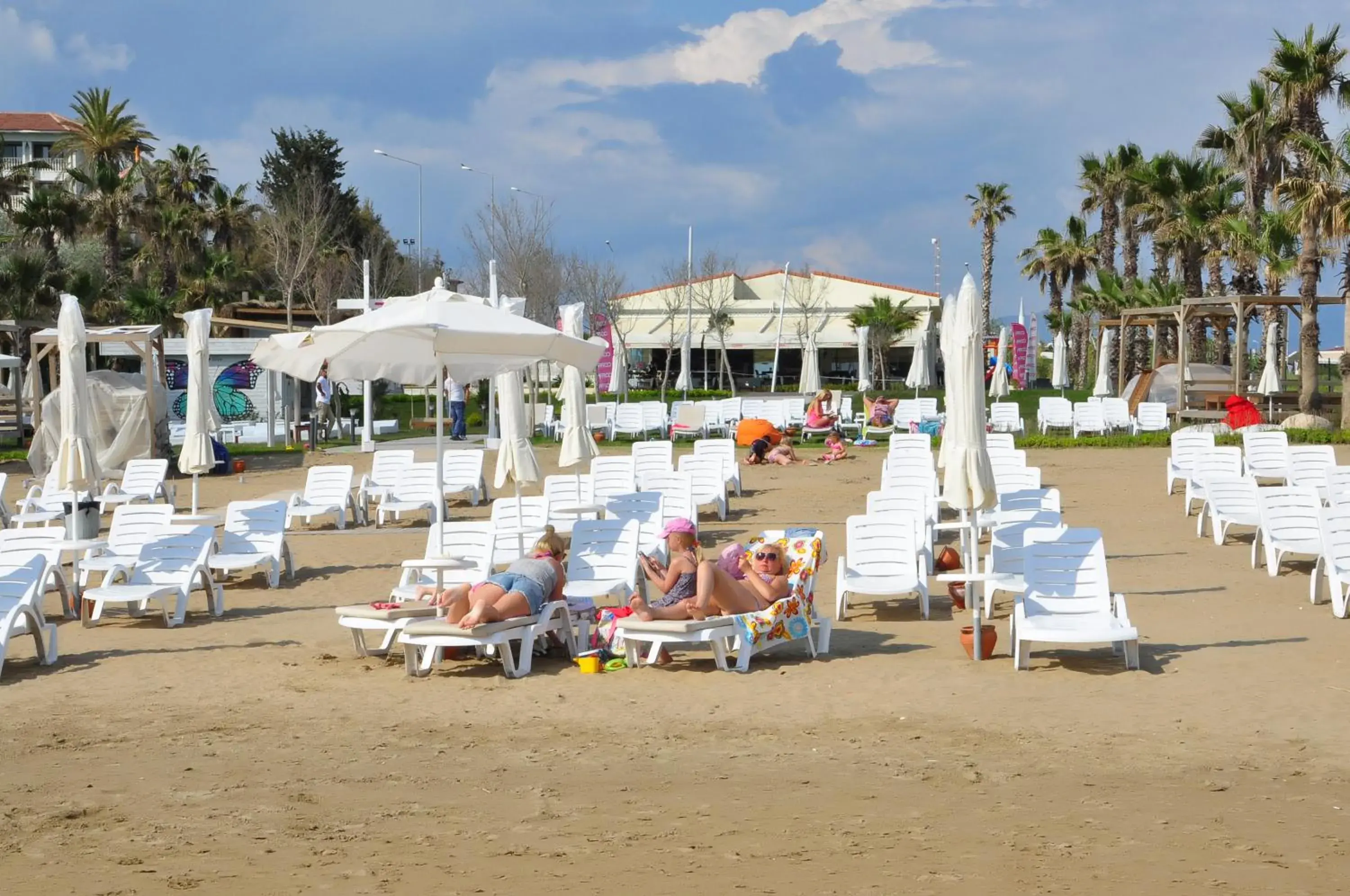 Beach in Cinar Family Suite Hotel - Side