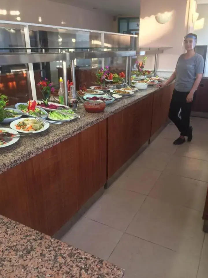 Food in Cinar Family Suite Hotel - Side