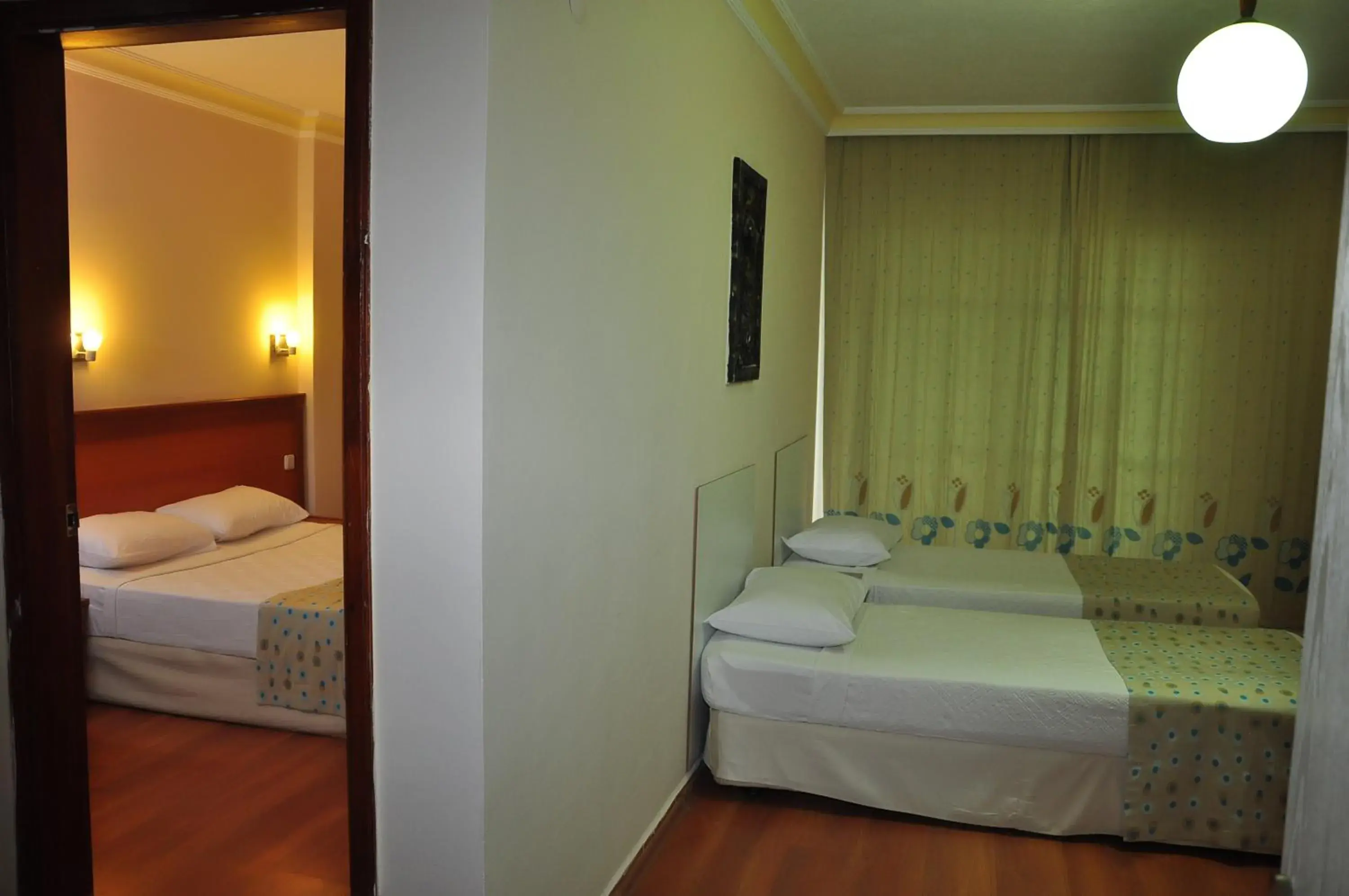 Bed in Cinar Family Suite Hotel - Side