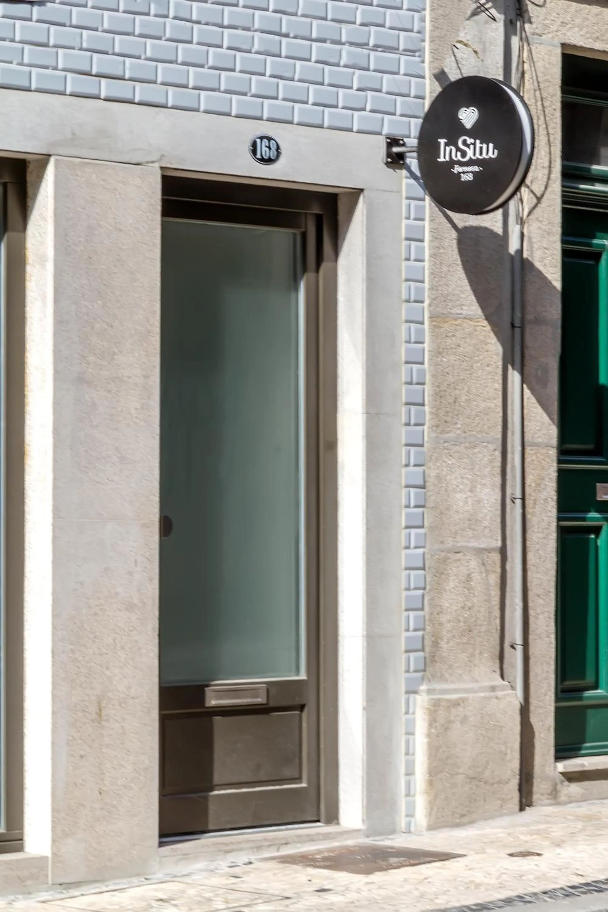 Facade/entrance in InSitu Formosa 168 by Guestify