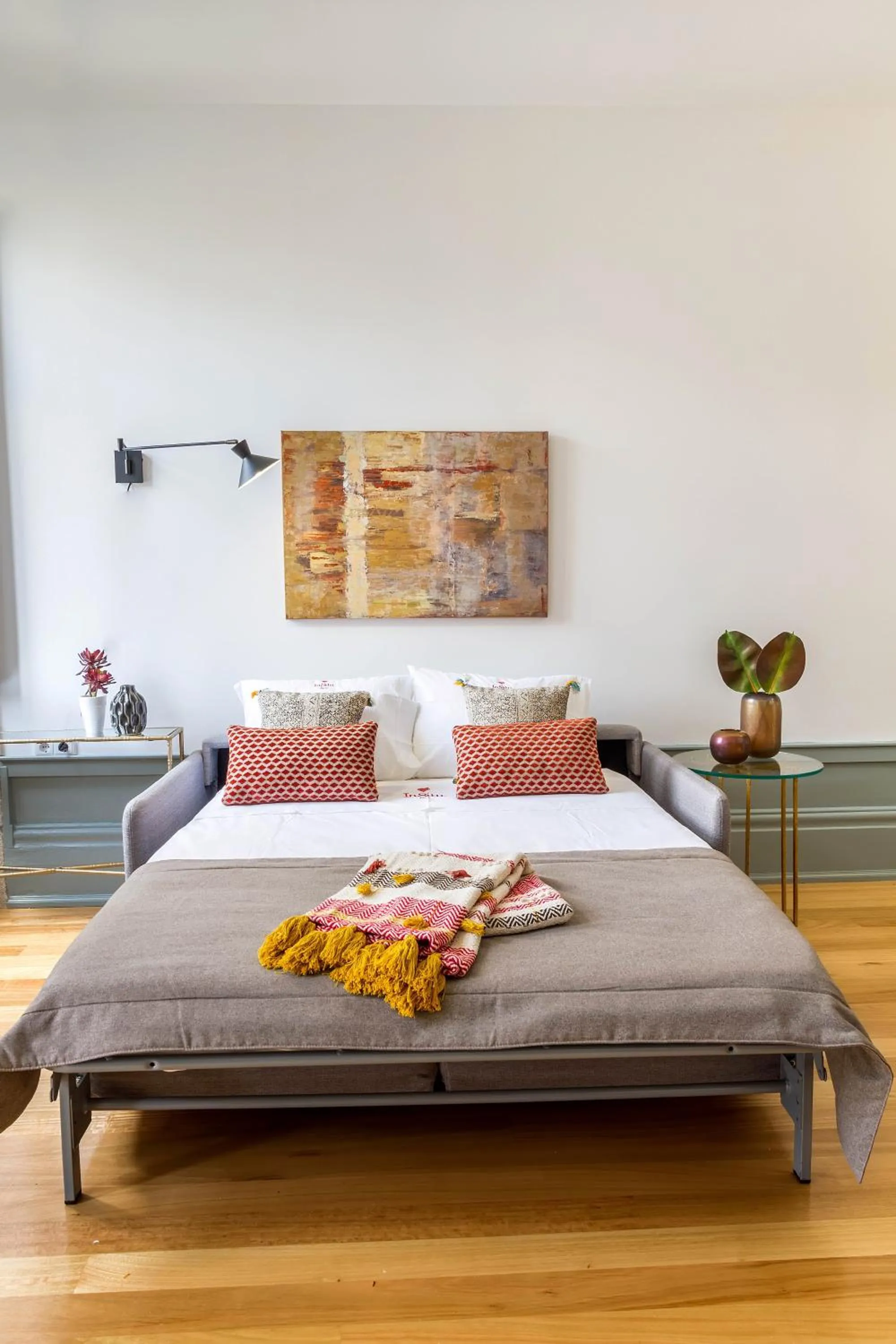 Bed in InSitu Formosa 168 by Guestify