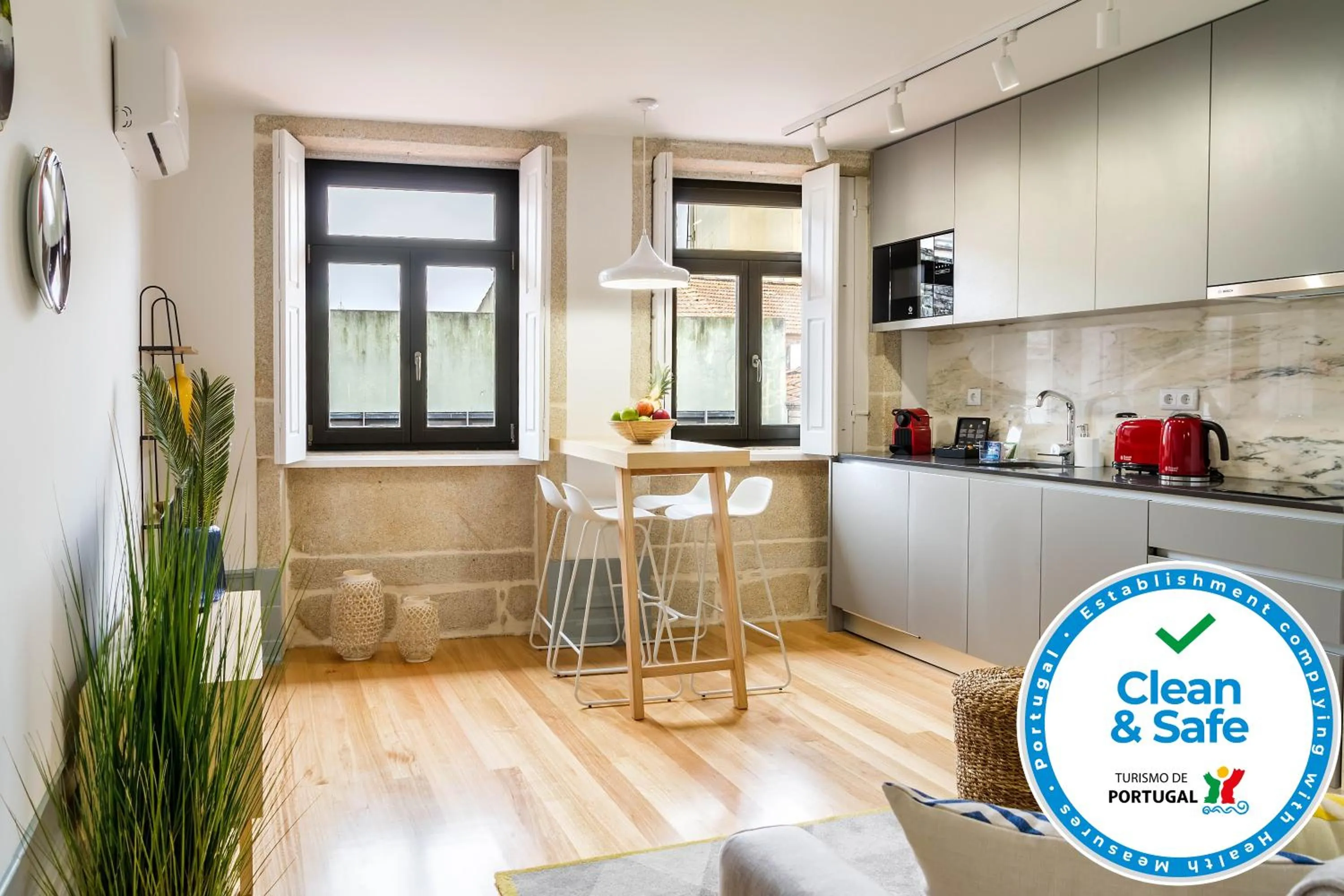 Kitchen or kitchenette in InSitu Formosa 168 by Guestify