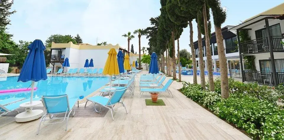 Swimming pool in Bitez Garden Life Swimming pool in Bitez Garden Life