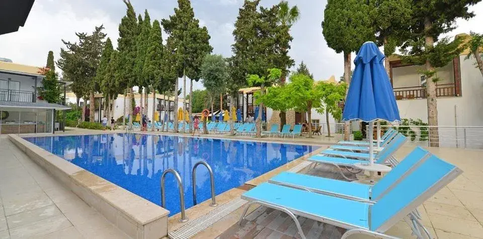 Swimming pool in Bitez Garden Life Swimming pool in Bitez Garden Life