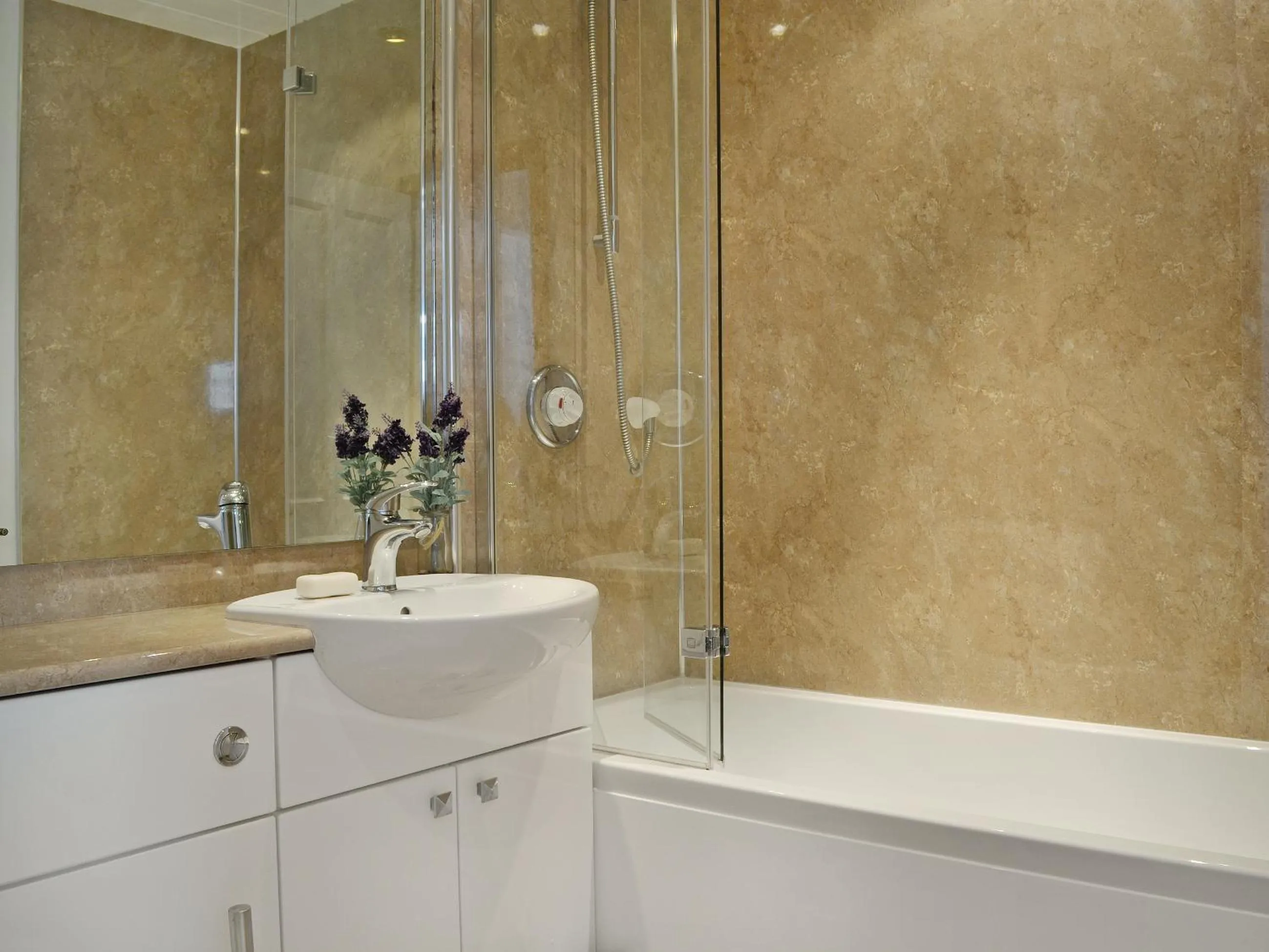 Bathroom in Summerlea Cottage