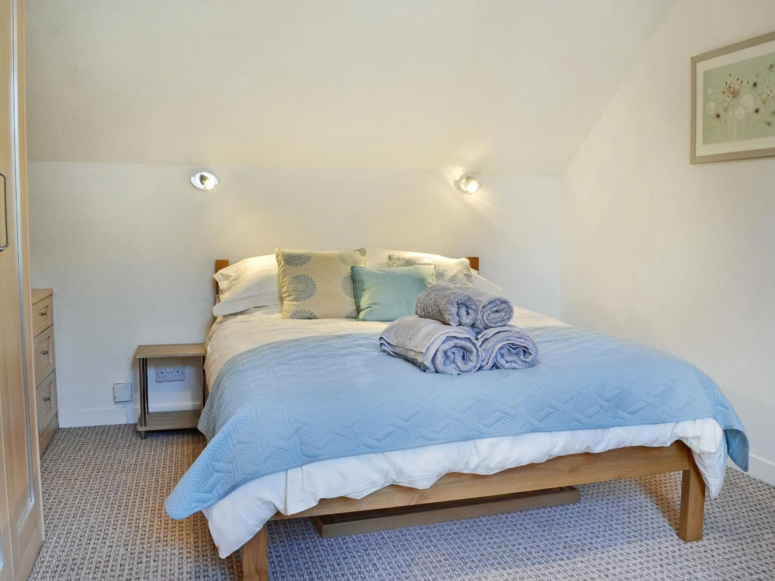 Bedroom, Bed in Summerlea Cottage