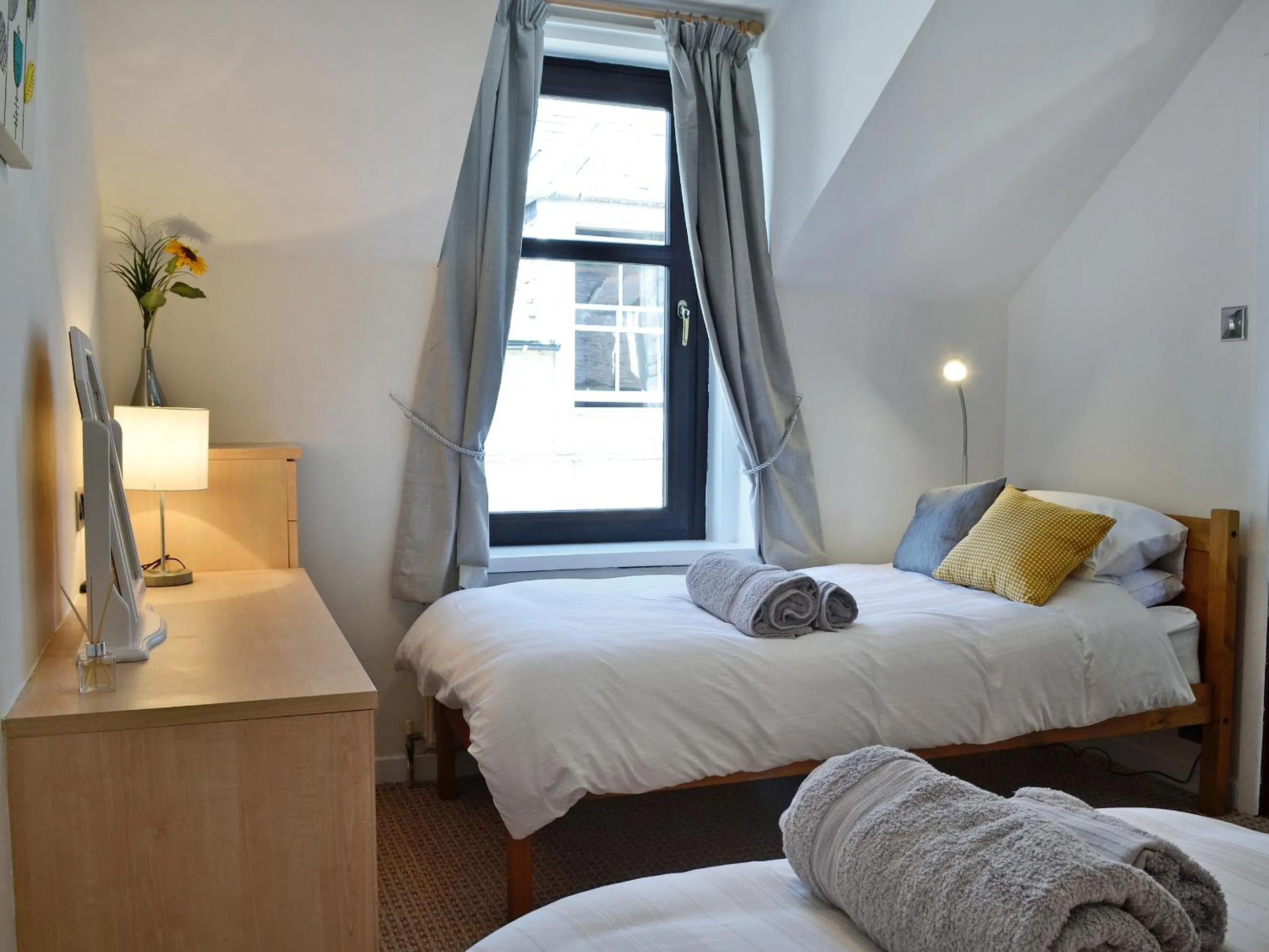 Bedroom, Bed in Summerlea Cottage