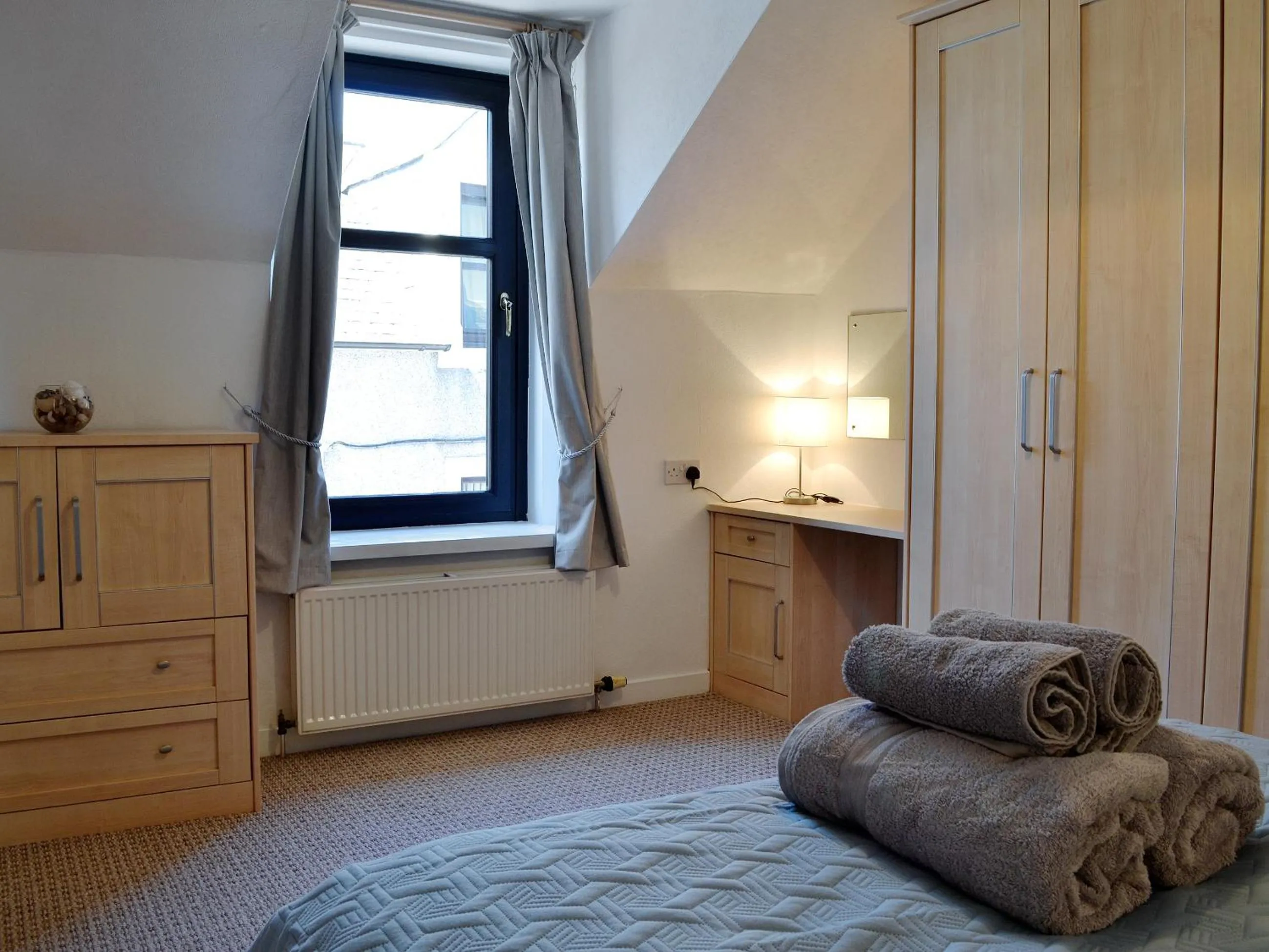 Bedroom, Bed in Summerlea Cottage