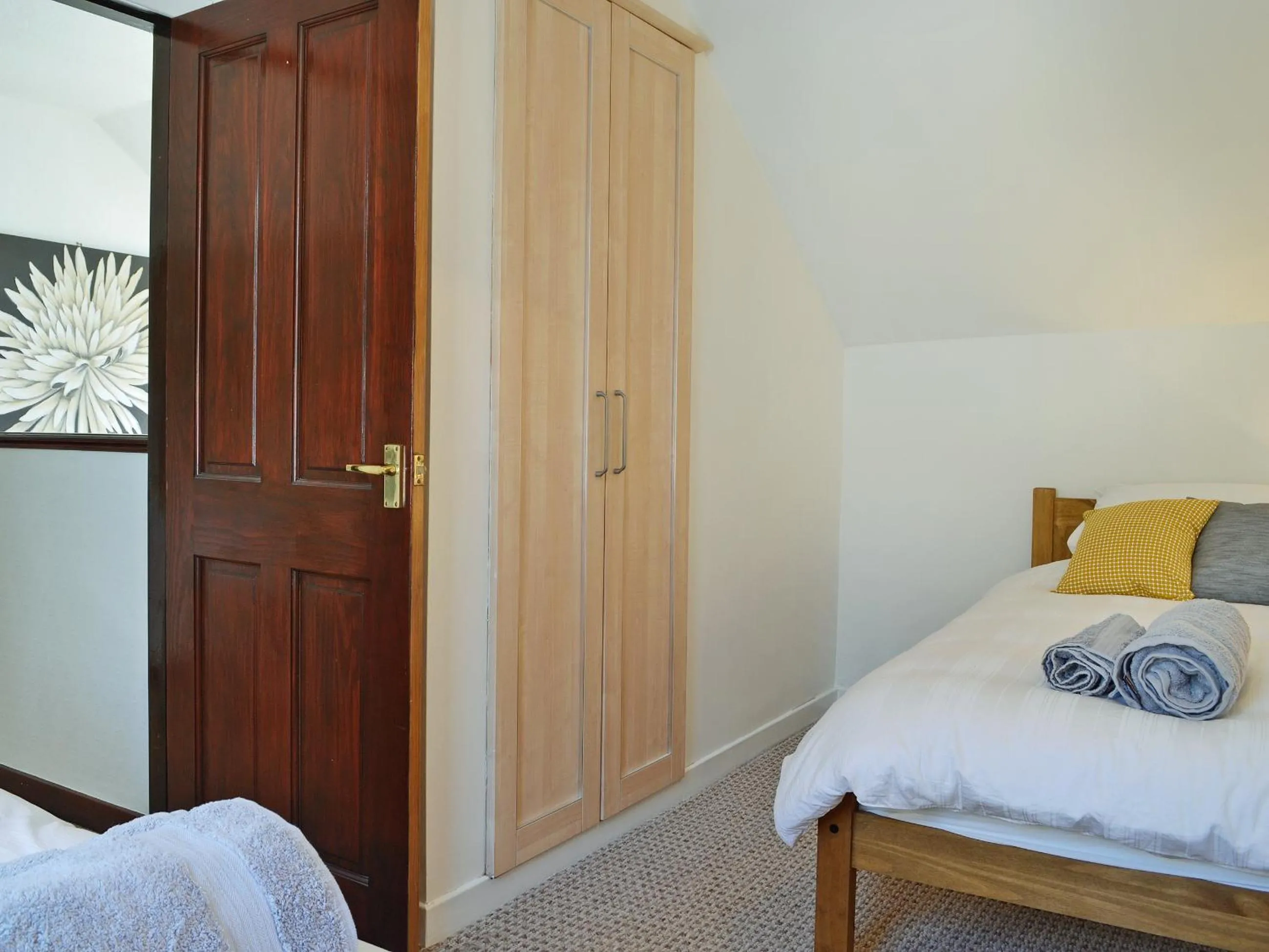 Bedroom, Bed in Summerlea Cottage