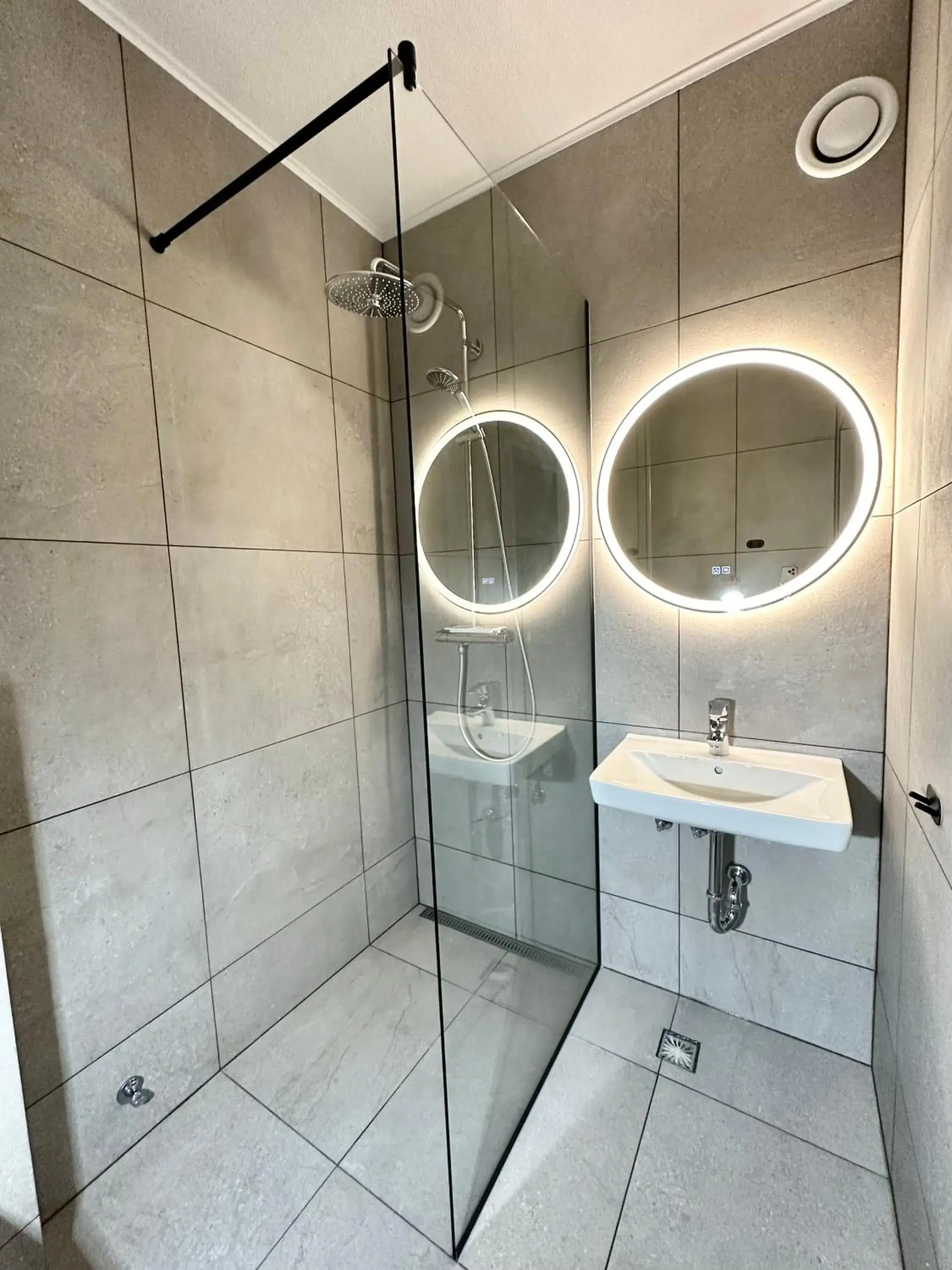 Family Room (Max 2 adults 2 Children) with private Bathroom in Guesthouse Hamar Family Room (Max 2 adults 2 Children) with private Bathroom in Guesthouse Hamar