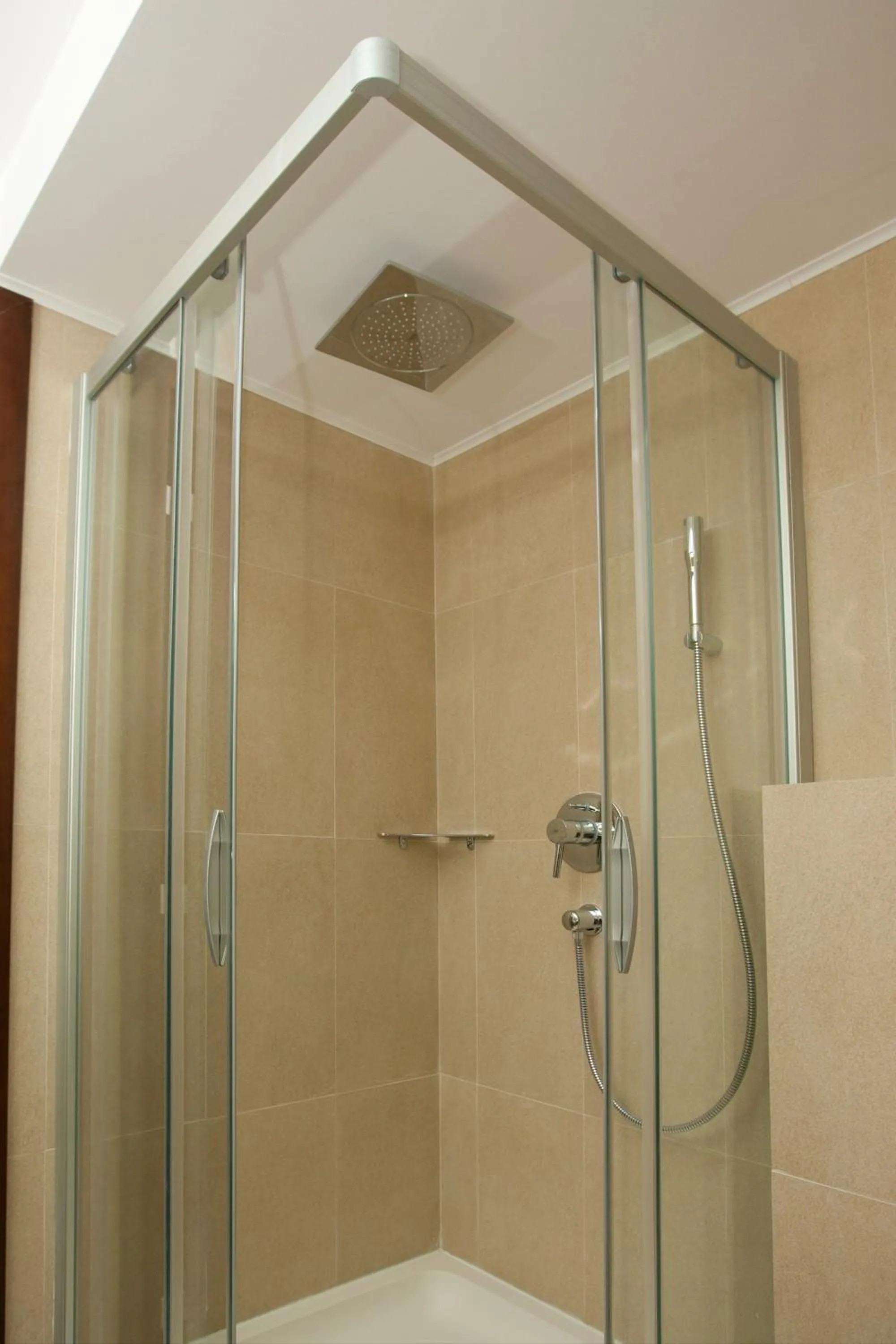 Bathroom in Hotel Pietroasa