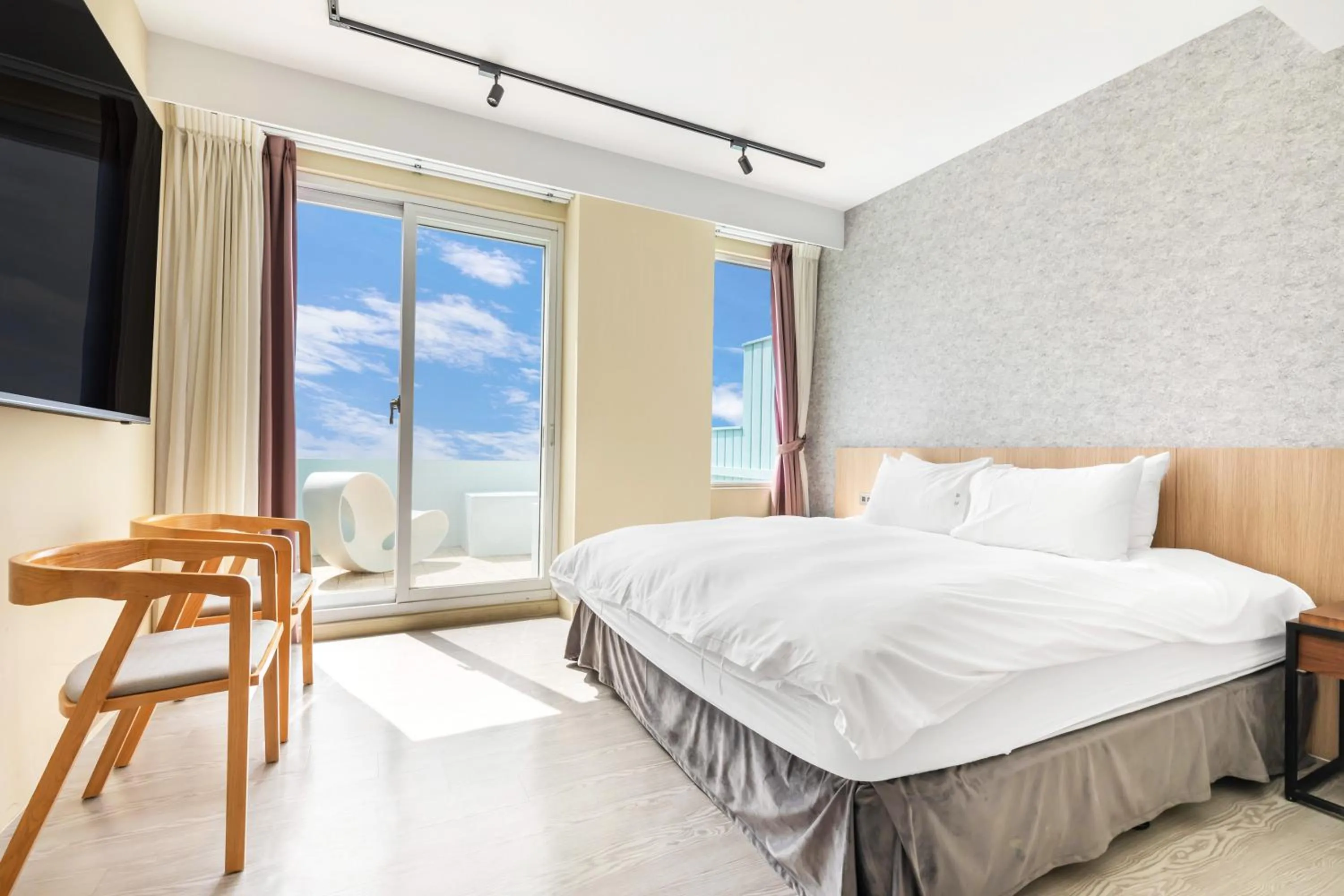 Photo of the whole room, Bed in Jhai Wu