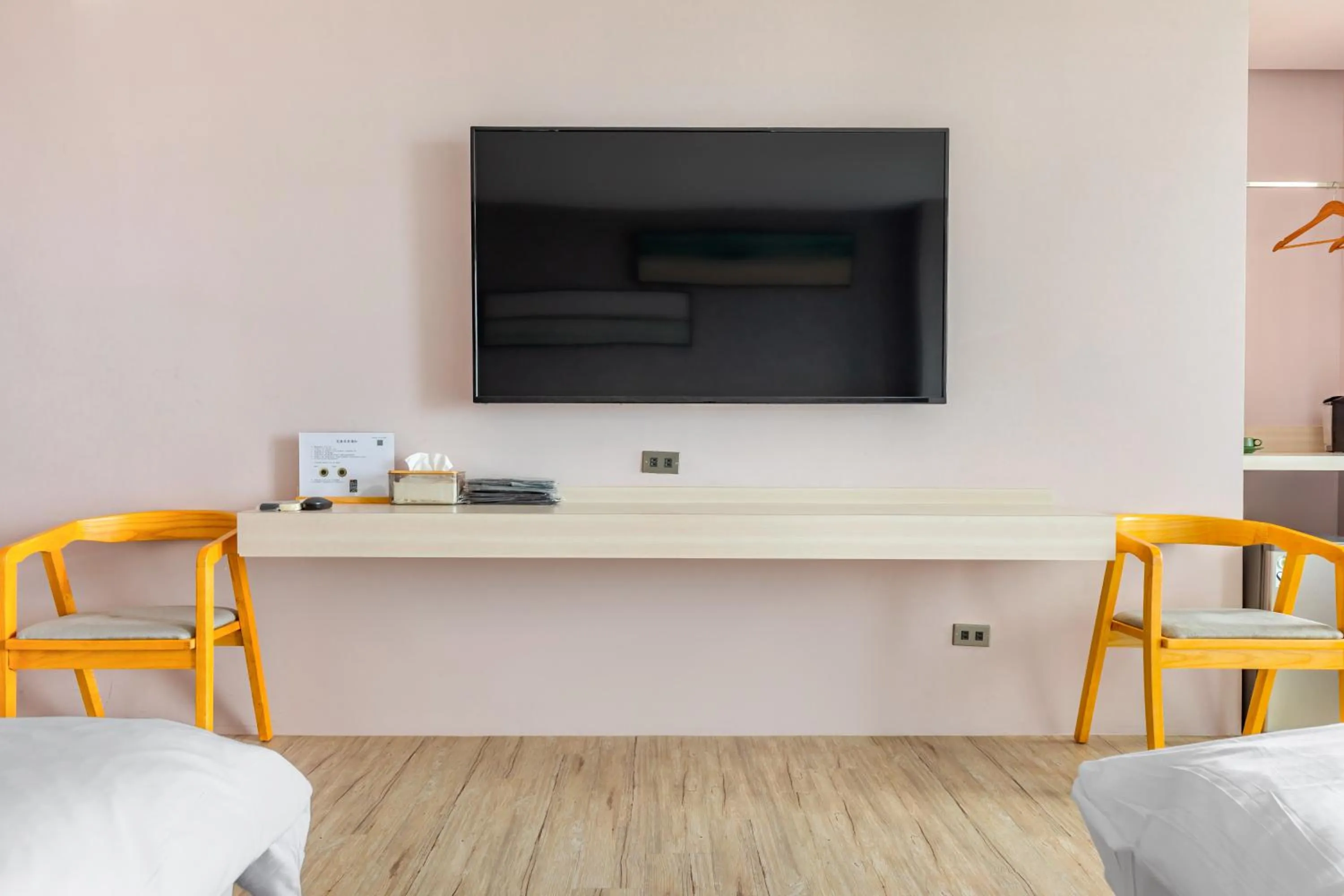 TV and multimedia in Jhai Wu