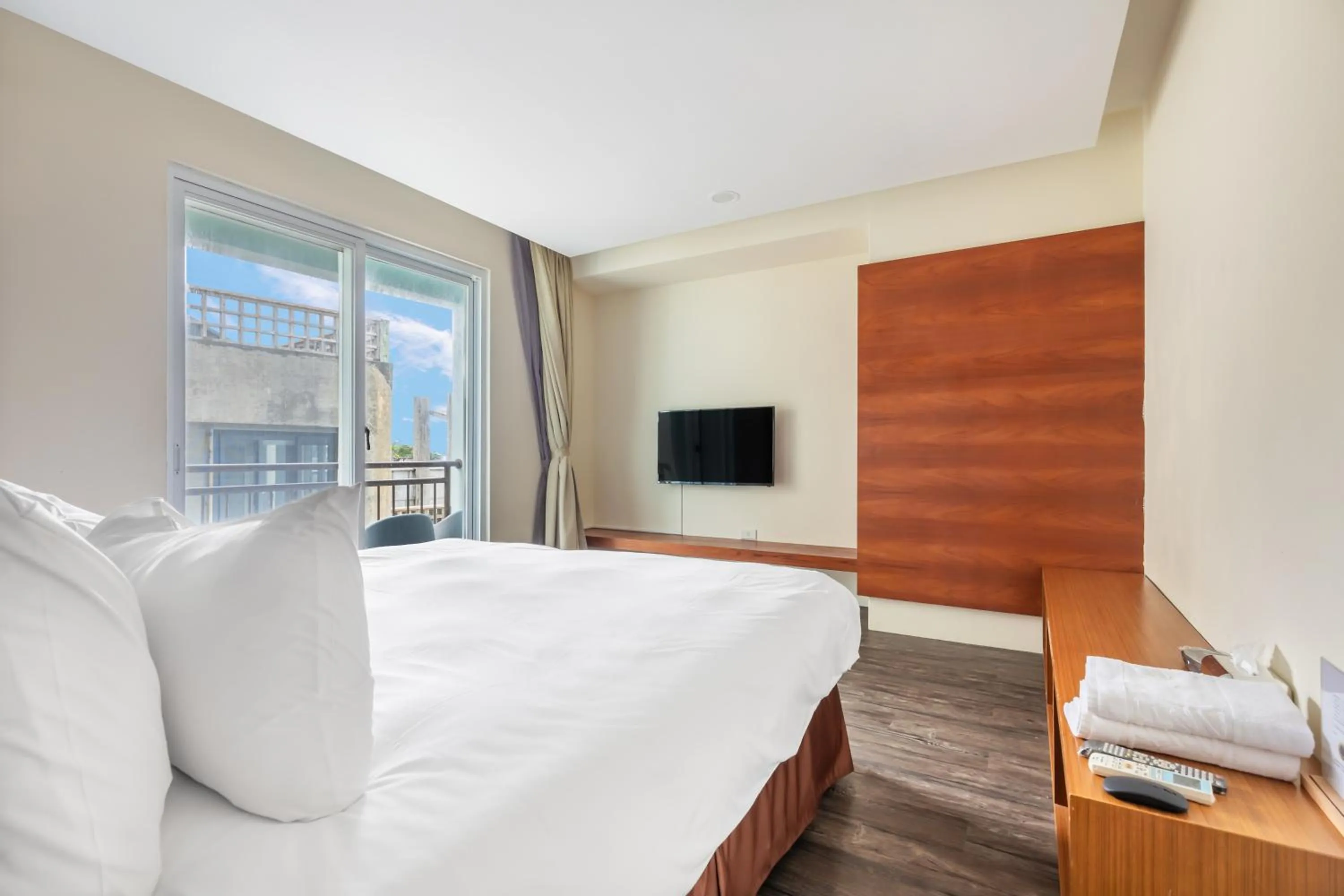 Photo of the whole room, Bed in Jhai Wu