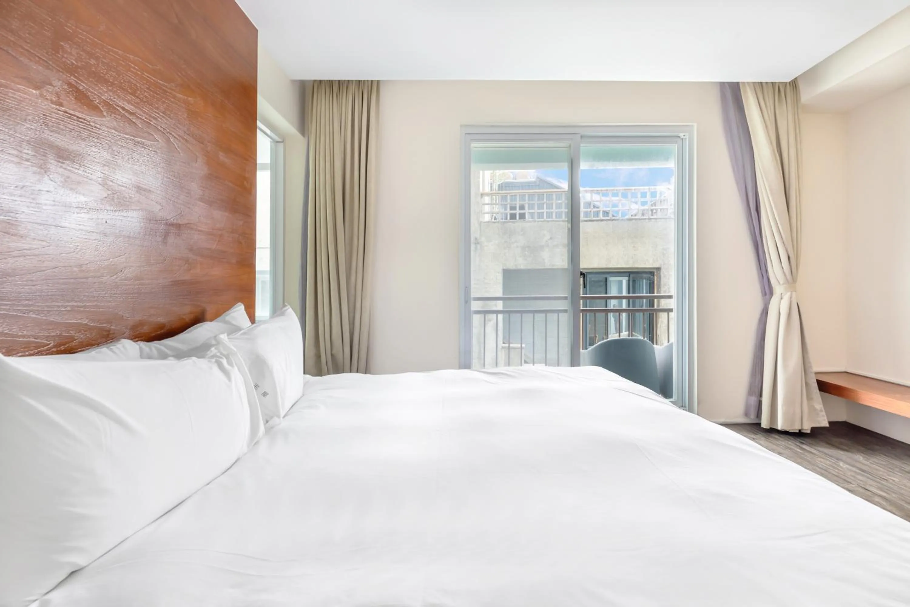 Photo of the whole room, Bed in Jhai Wu