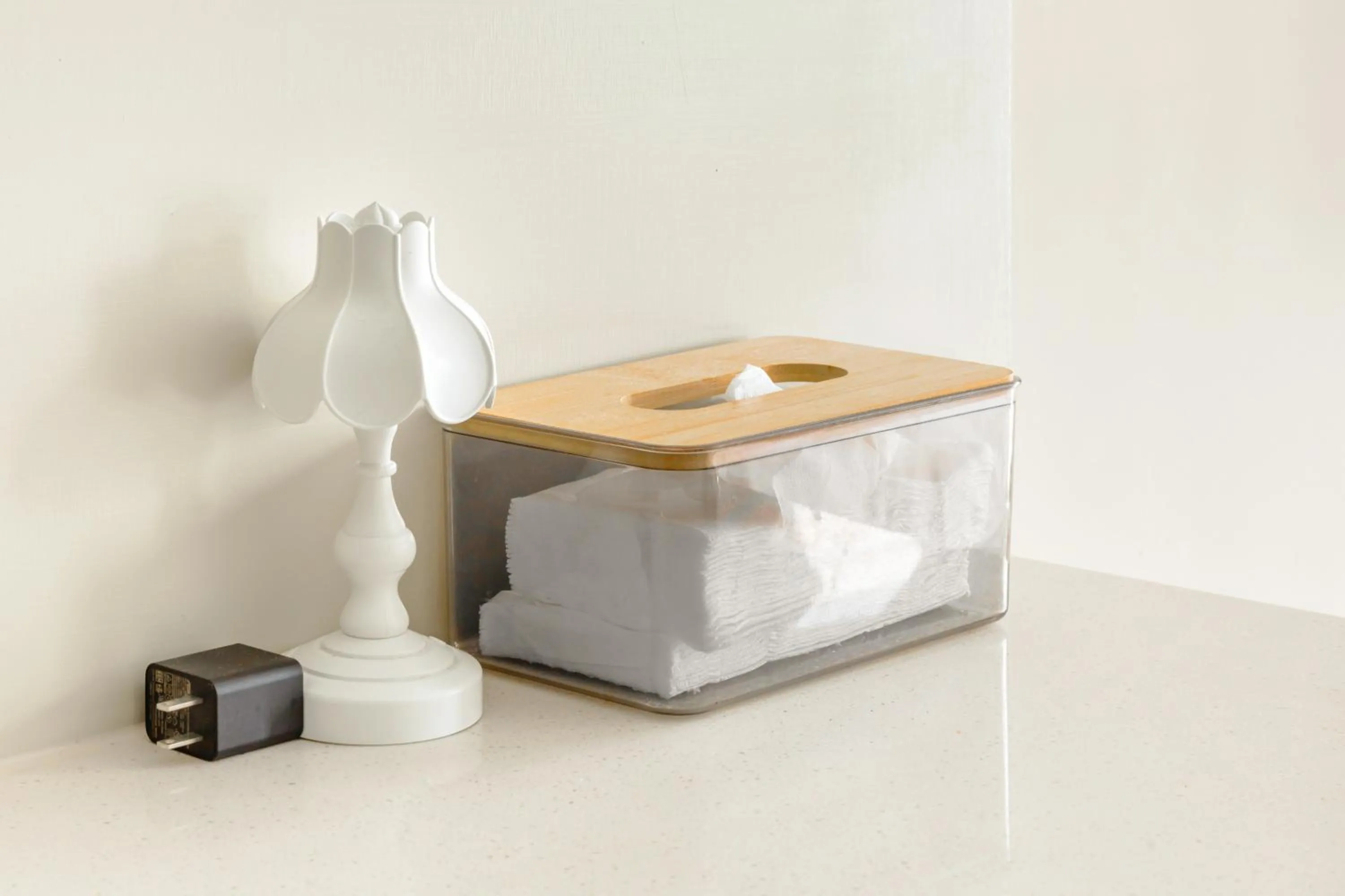 Photo of the whole room in Jhai Wu