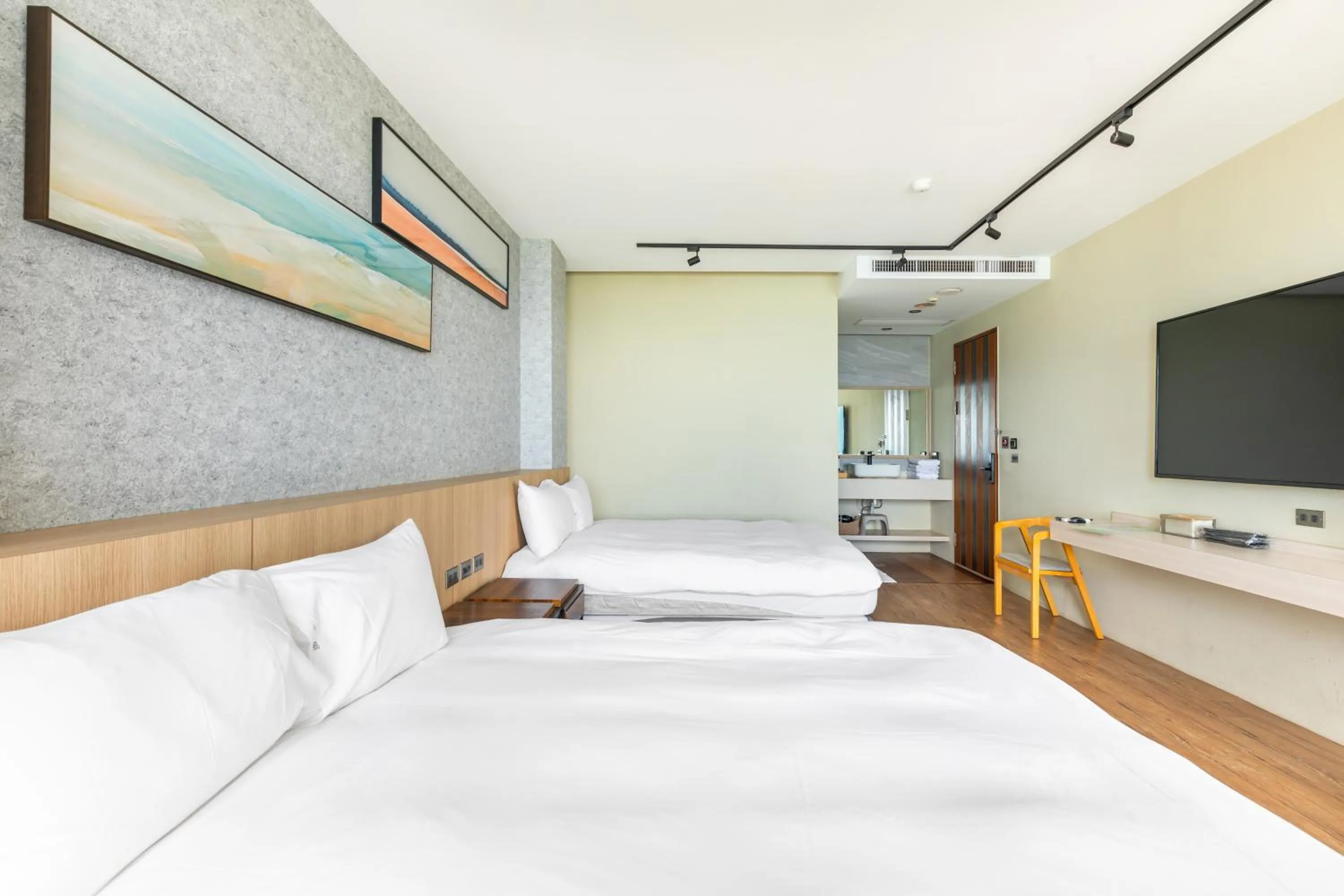 Photo of the whole room, Bed in Jhai Wu