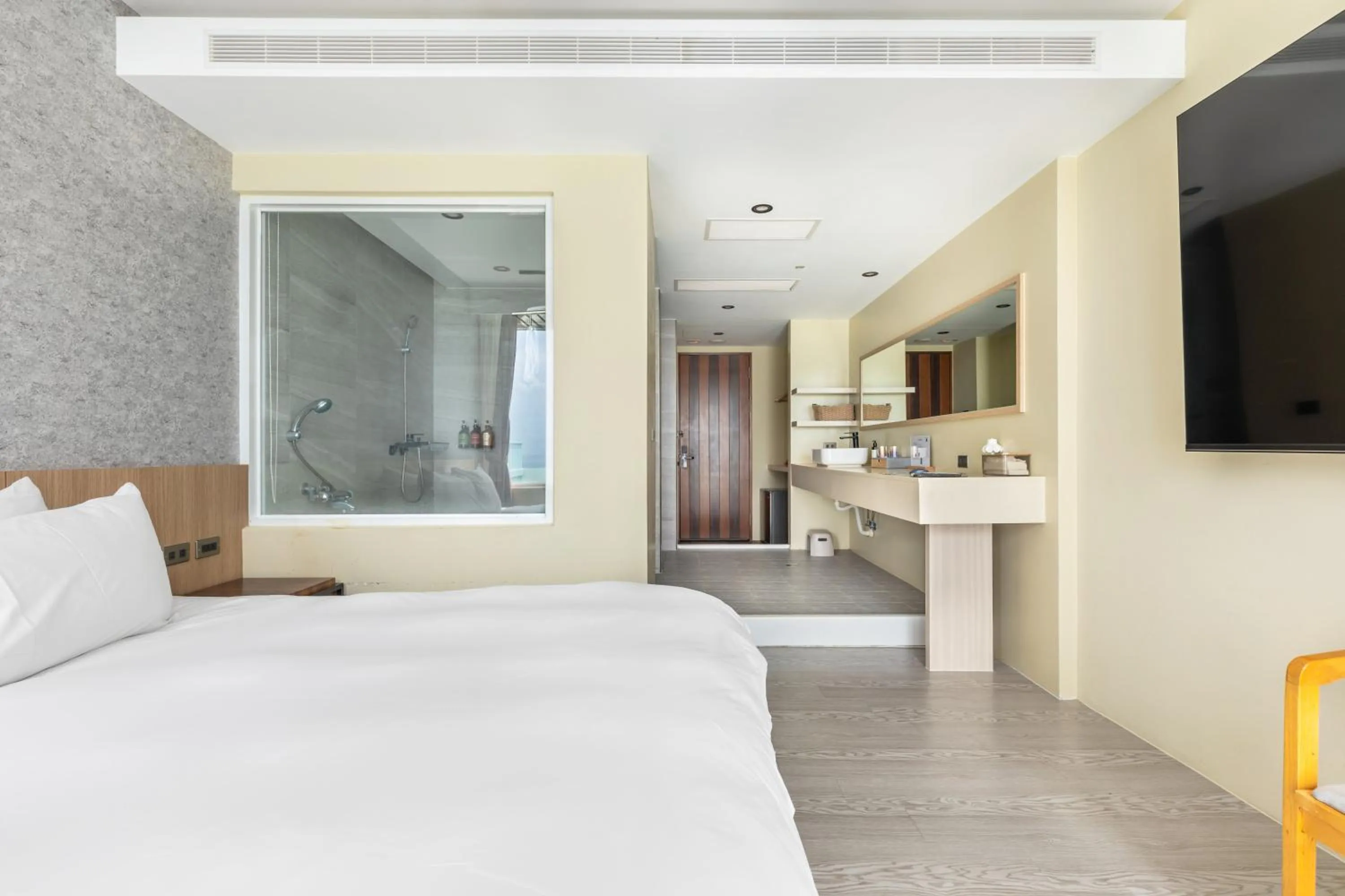 Photo of the whole room, Bed in Jhai Wu