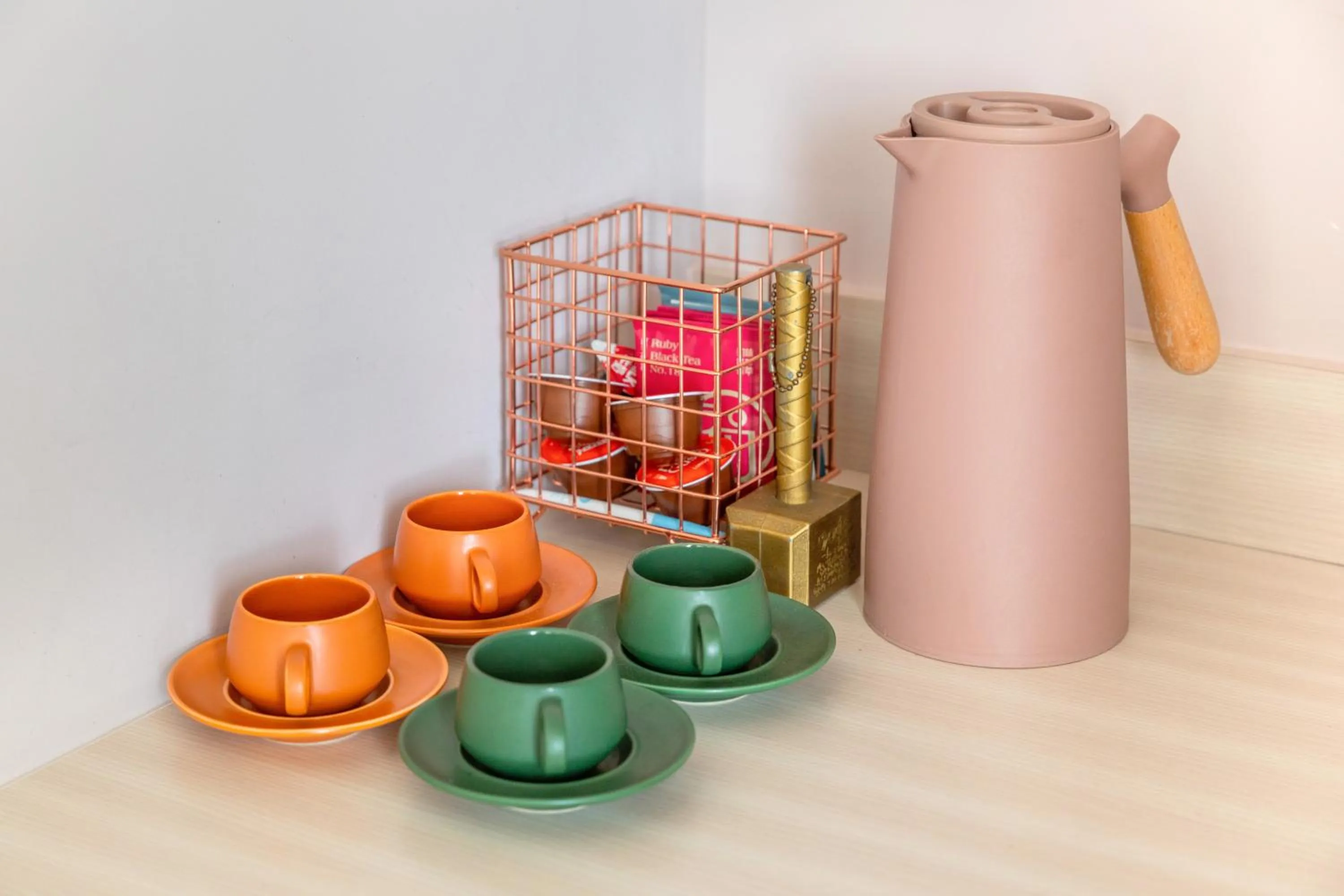 Photo of the whole room in Jhai Wu