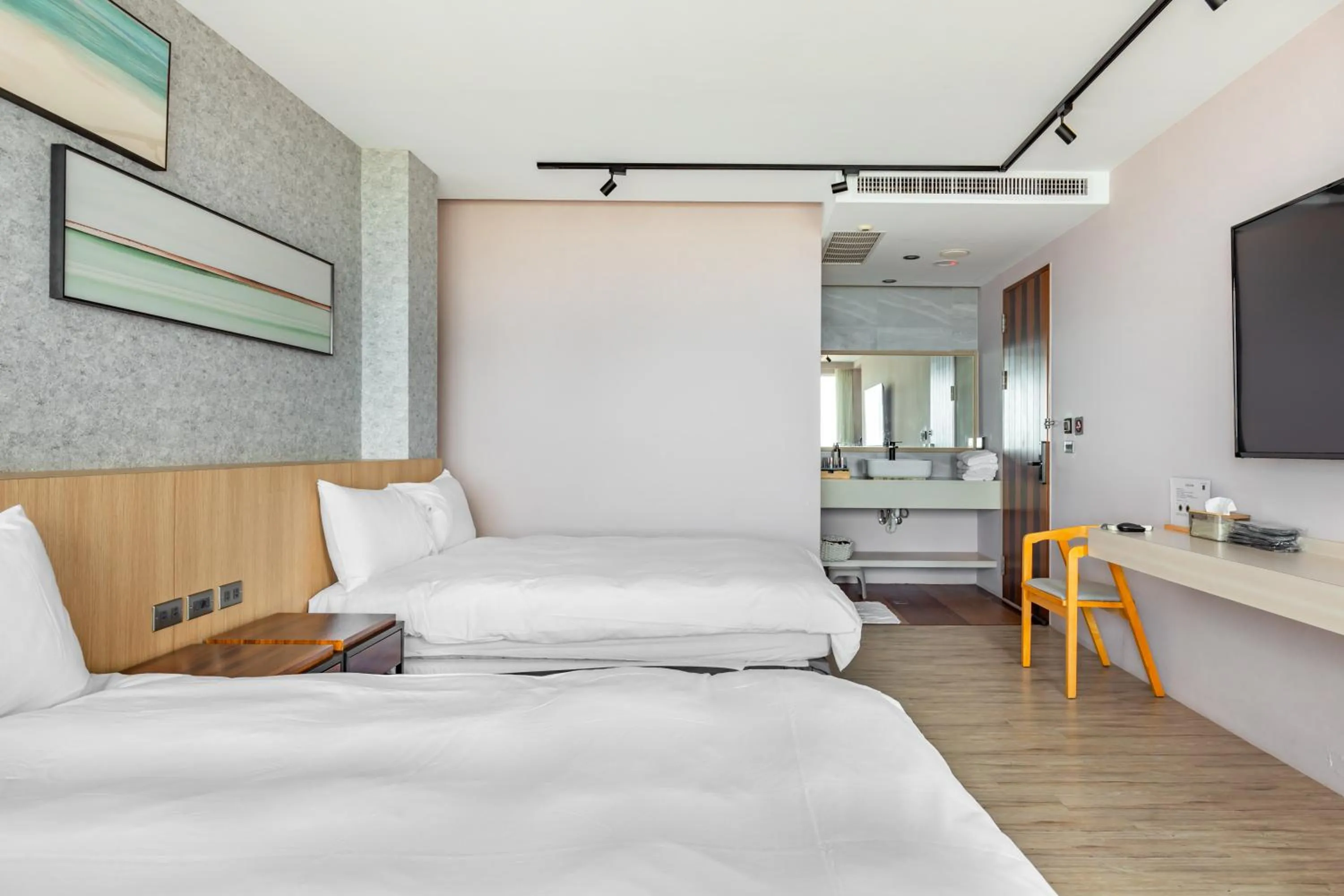 Photo of the whole room, Bed in Jhai Wu