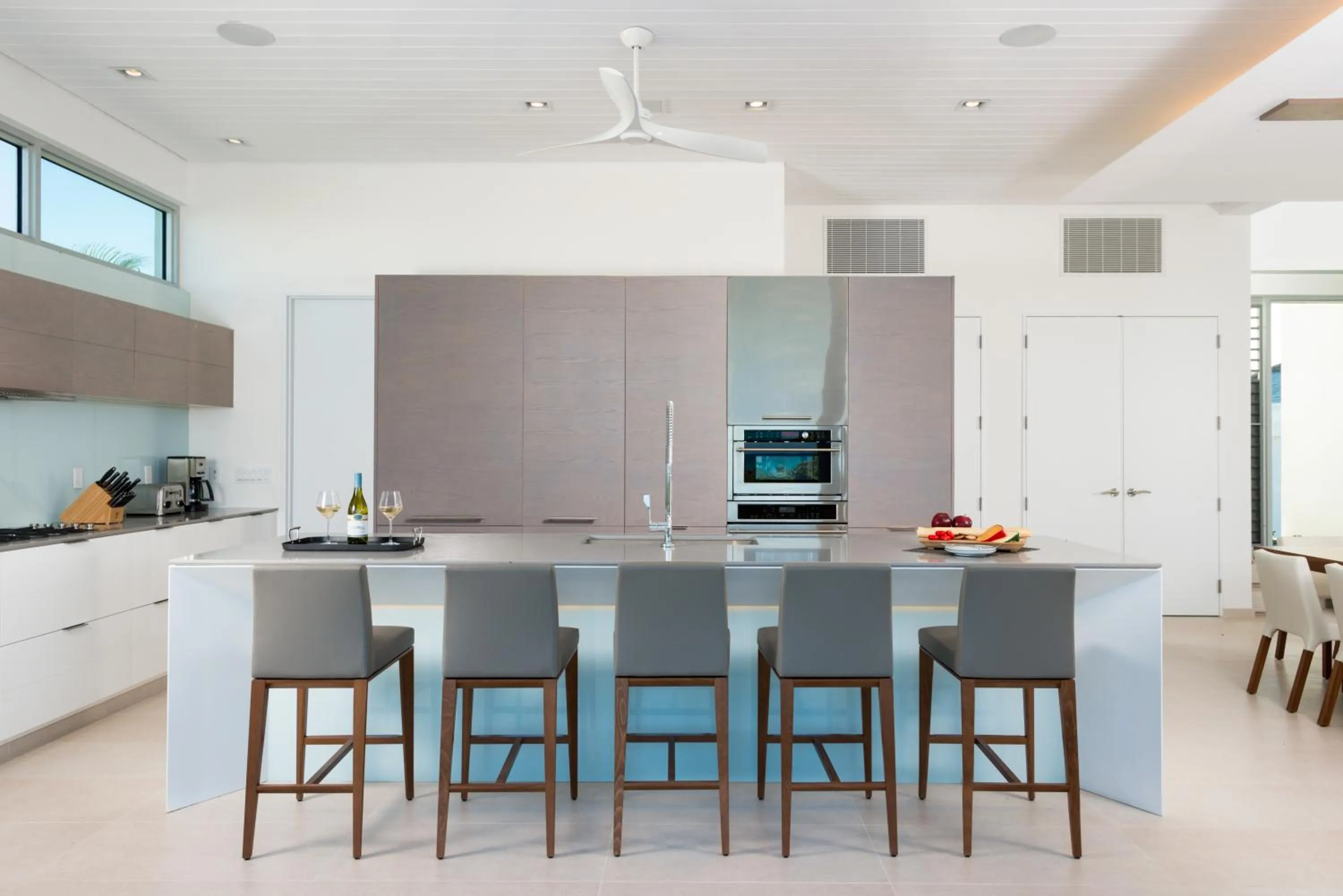 Kitchen or kitchenette in Beach Enclave