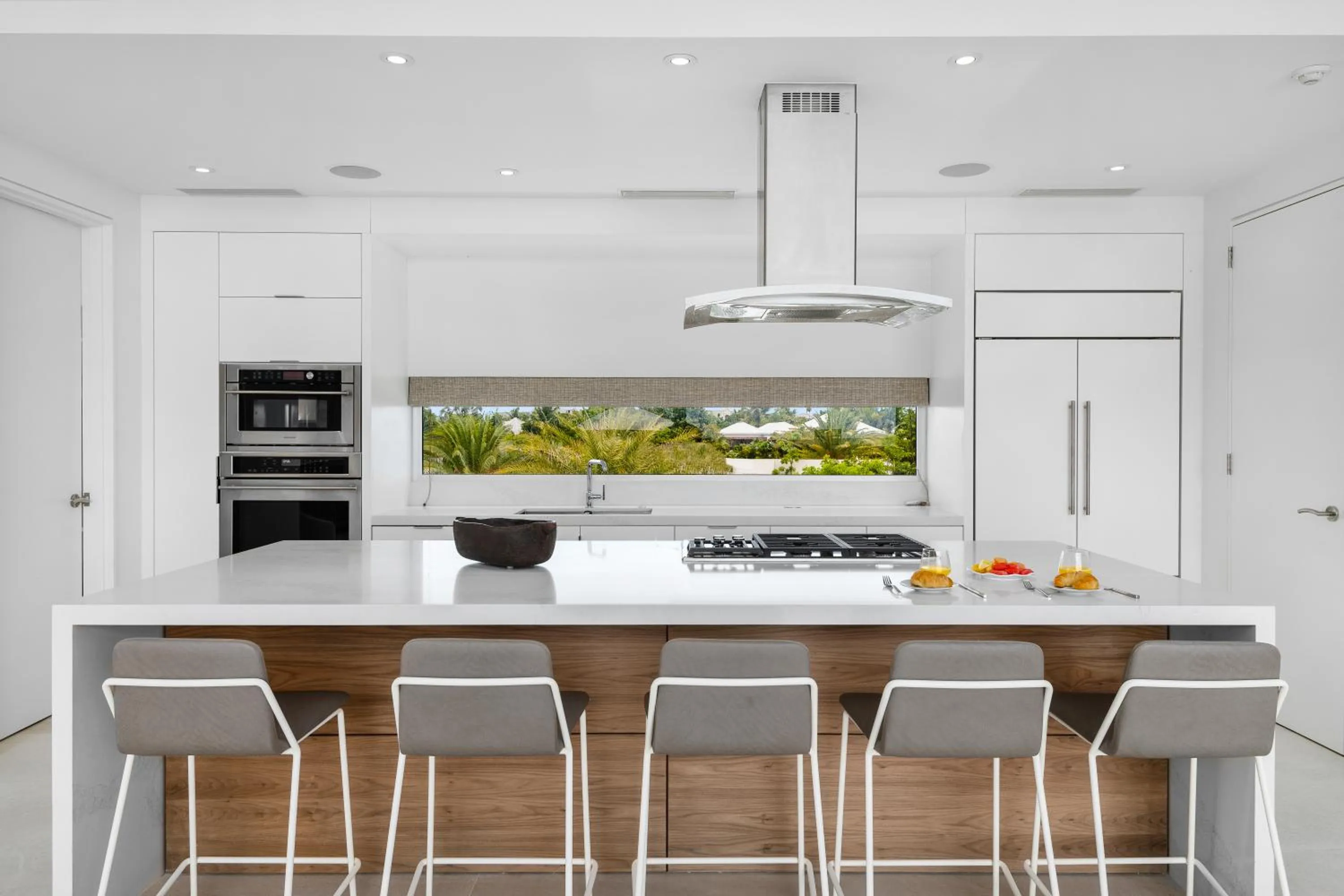 Kitchen or kitchenette in Beach Enclave