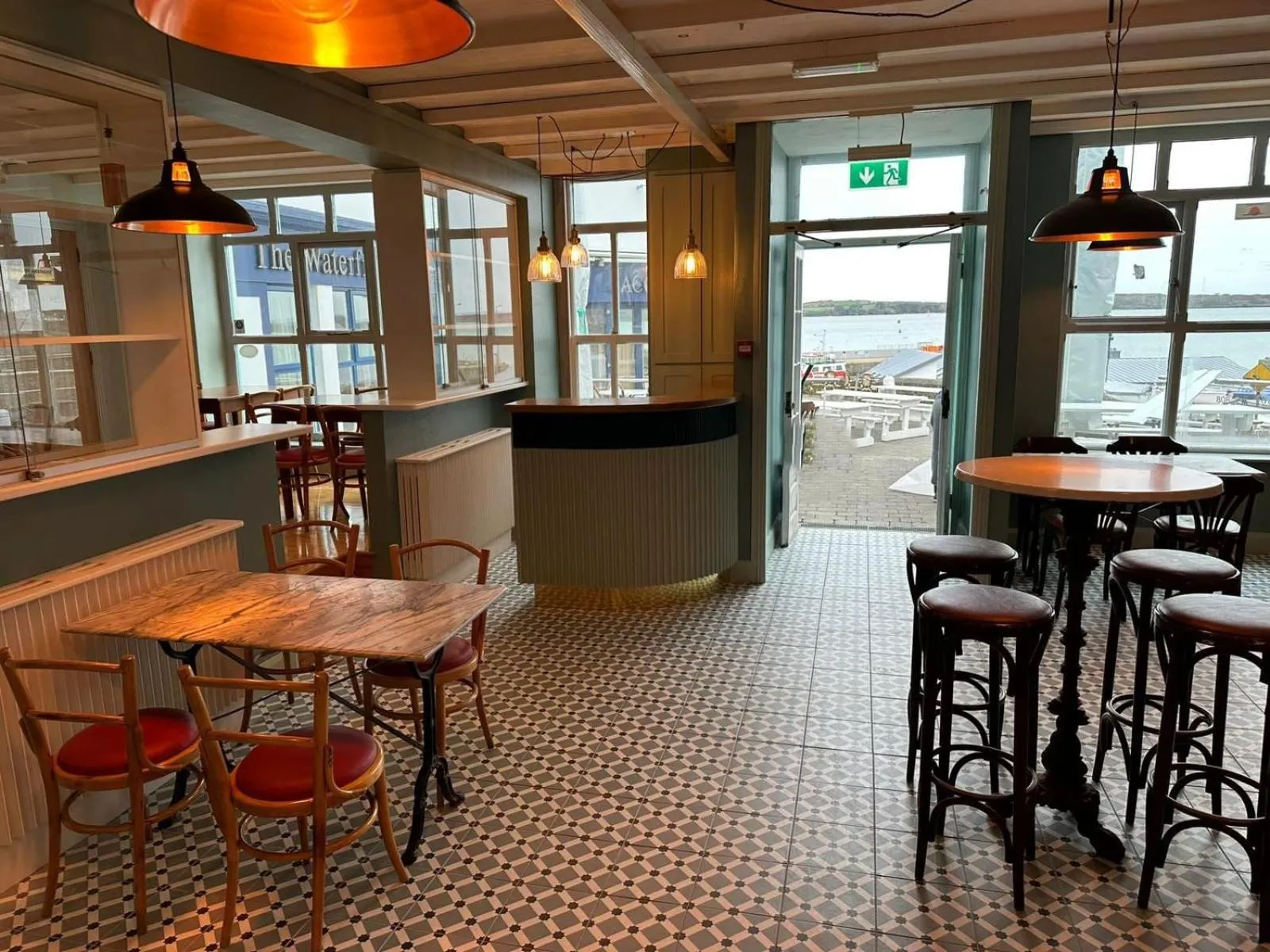 Restaurant/places to eat in The Waterfront Hotel