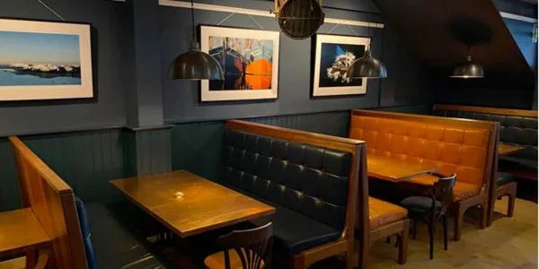 Restaurant/places to eat in The Waterfront Hotel