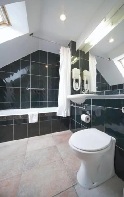 Shower in The Waterfront Hotel