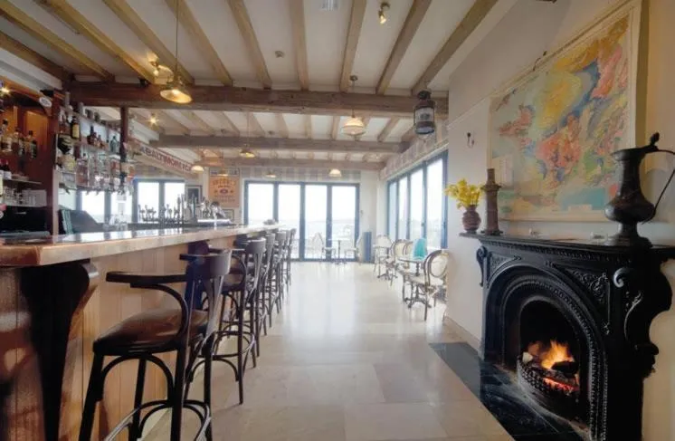Lounge or bar in The Waterfront Hotel