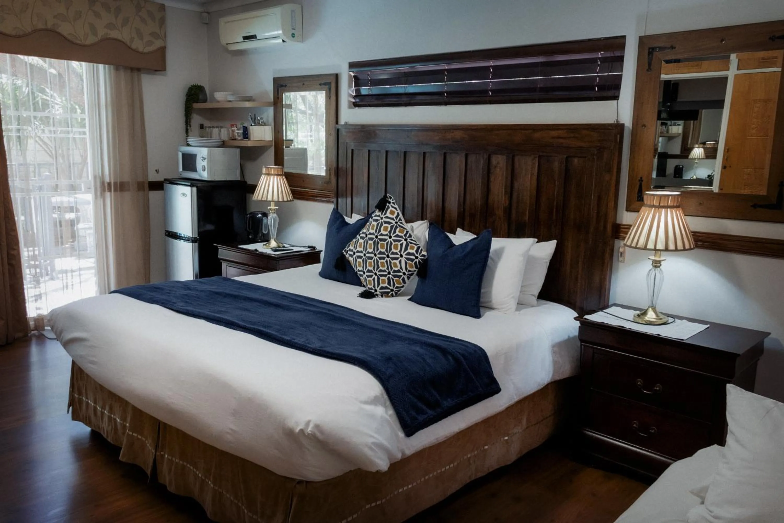 Family Room with Private Bathroom - single occupancy in Park Living Guesthouse